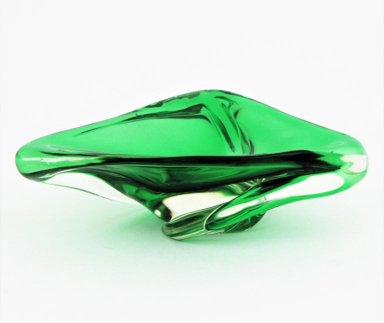 Murano Seguso Sommerso Green Art Glass Triangular Bowl or Ashtray For Sale 1