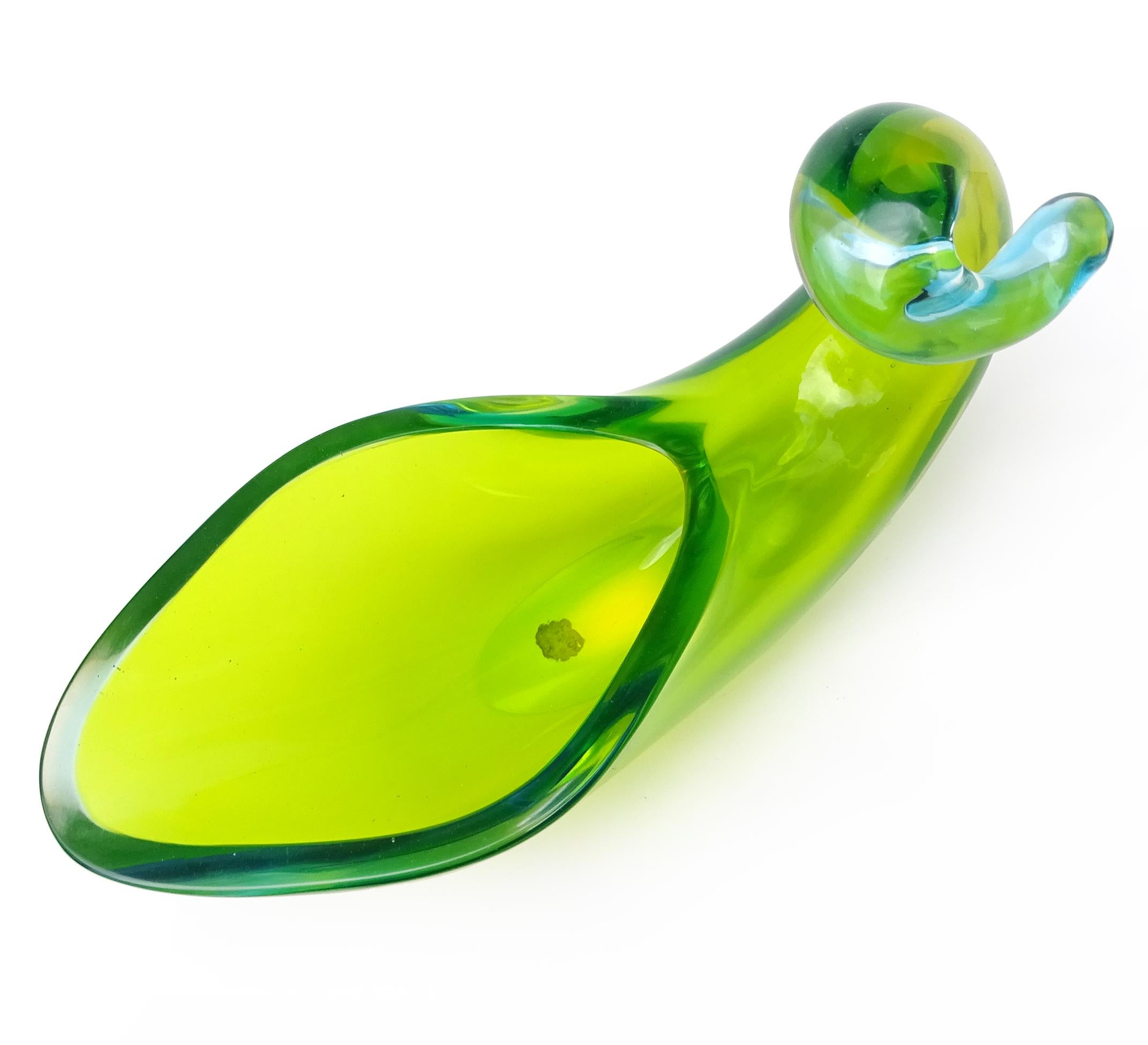Mid-Century moderno Murano Seguso Sommerso Green Ciotola in vetro artistico italiano Cornucopia Horn Of Plenty in vendita