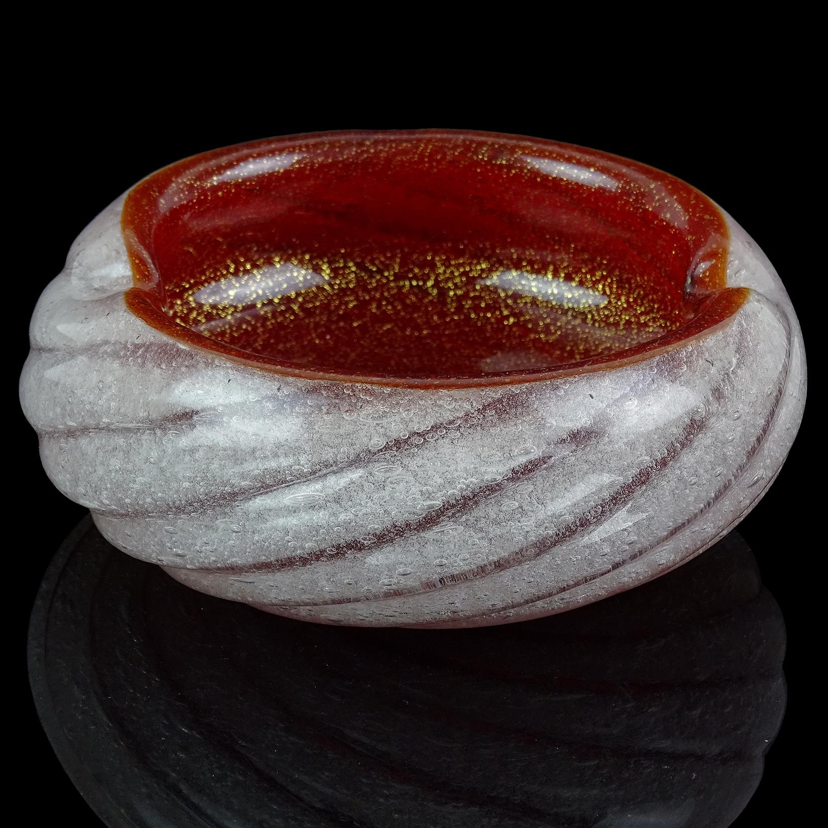 Mid-Century moderno Seguso Vetri d'Arte Red Gold Flecks Pulegoso Posacenere in vetro italiano di Murano in vendita