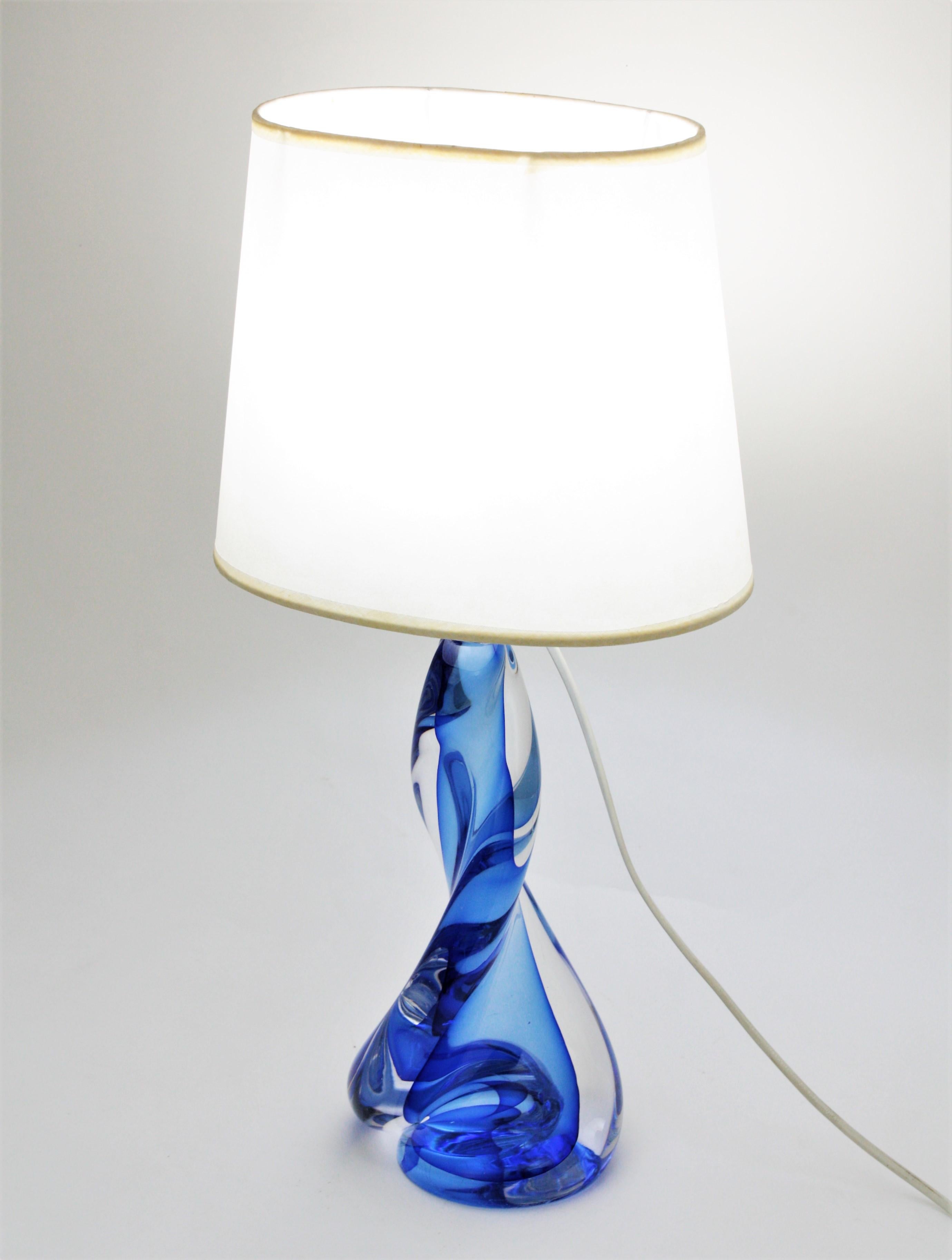 Italian Murano Seguso Vetri d'Arte Sommerso Blue and Clear Glass Twisted Table Lamp