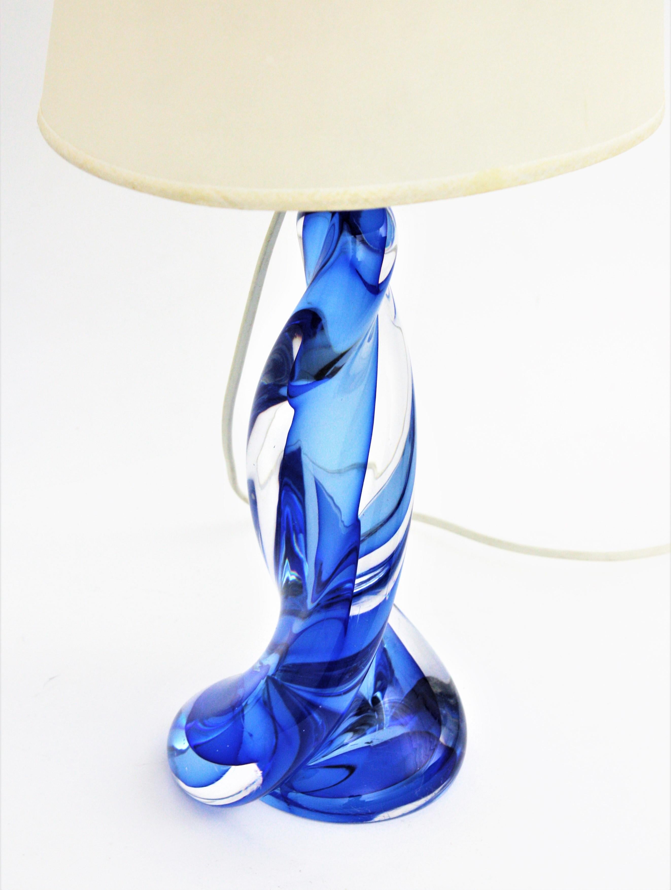 20th Century Murano Seguso Vetri d'Arte Sommerso Blue and Clear Glass Twisted Table Lamp