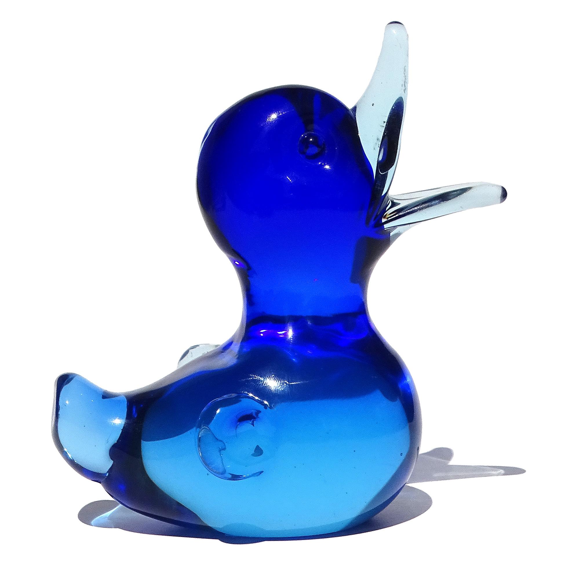 Italiano Murano Seguso Vintage Sommerso Blue Art Glass Baby Bird Figure Sculpture in vendita