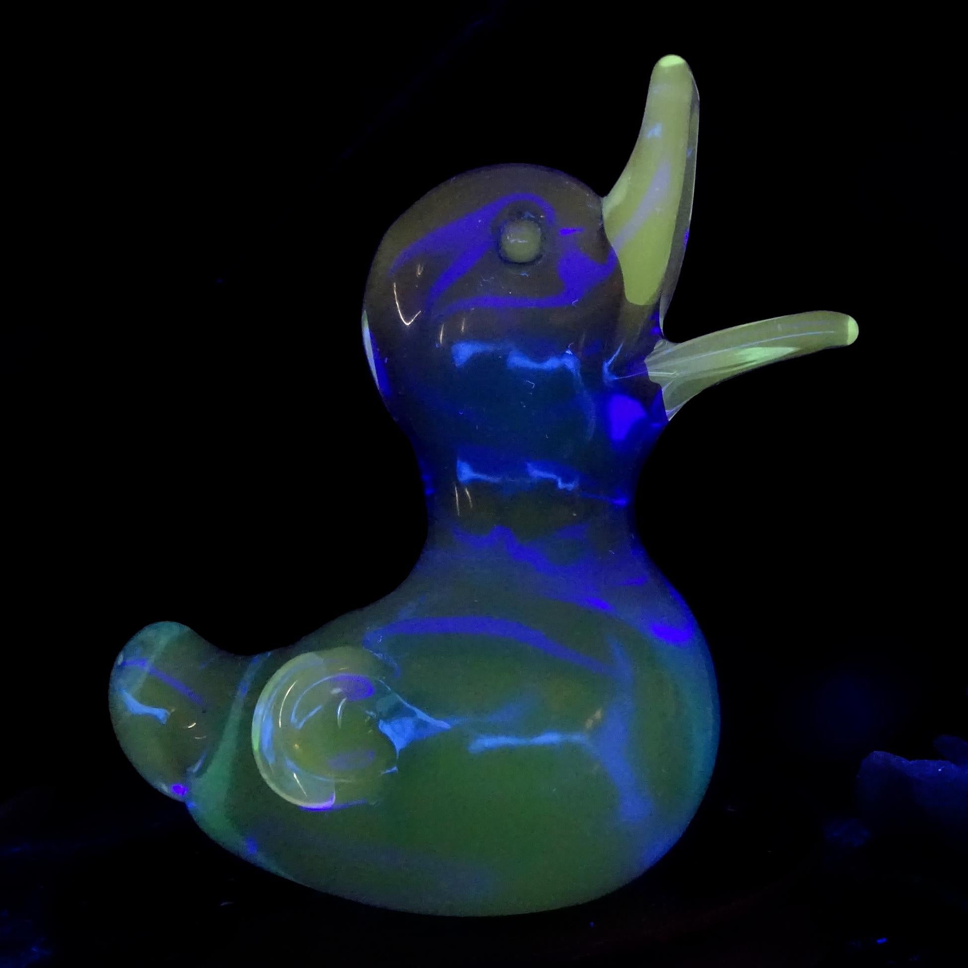 XX secolo Murano Seguso Vintage Sommerso Blue Art Glass Baby Bird Figure Sculpture in vendita
