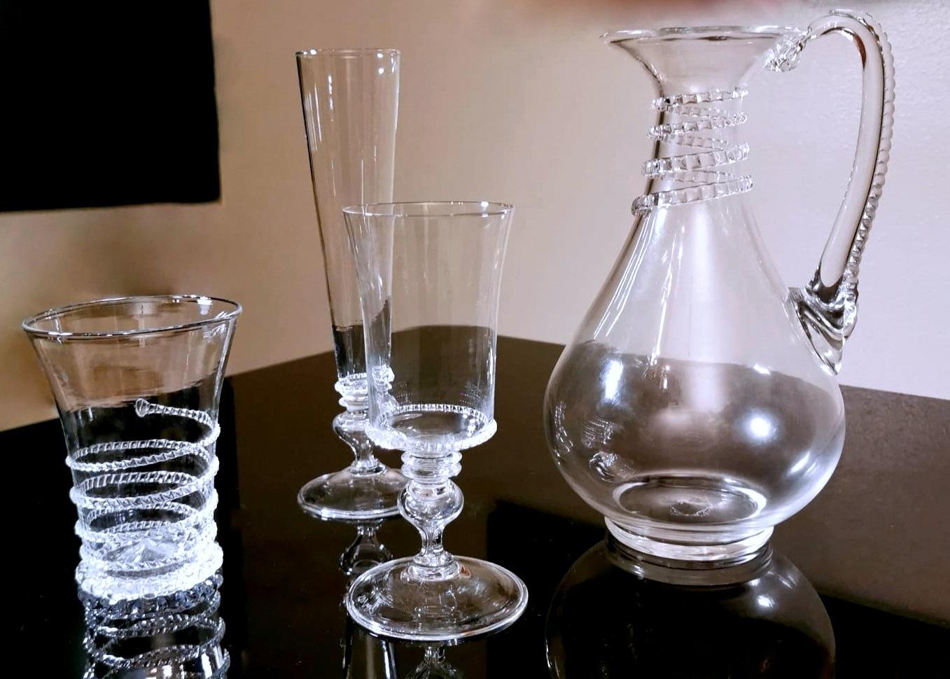 Moulé Service de Murano 36 verres et pichet en verre soufflé et décorations appliquées en vente