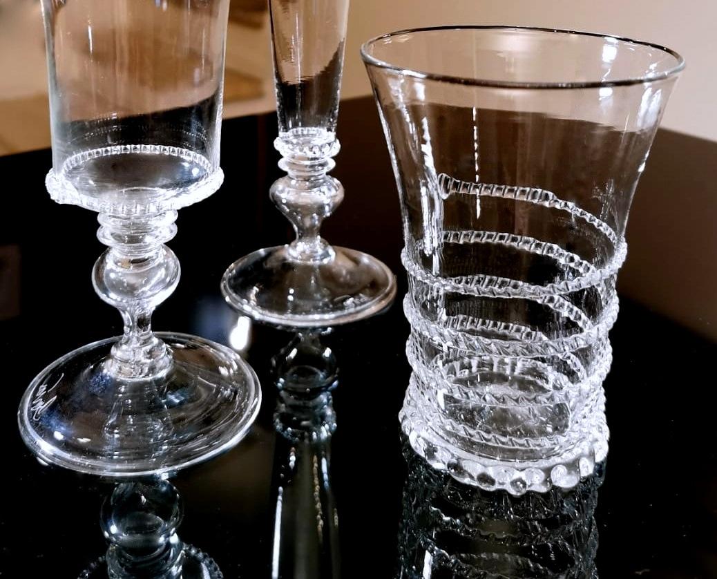 20ième siècle Service de Murano 36 verres et pichet en verre soufflé et décorations appliquées en vente