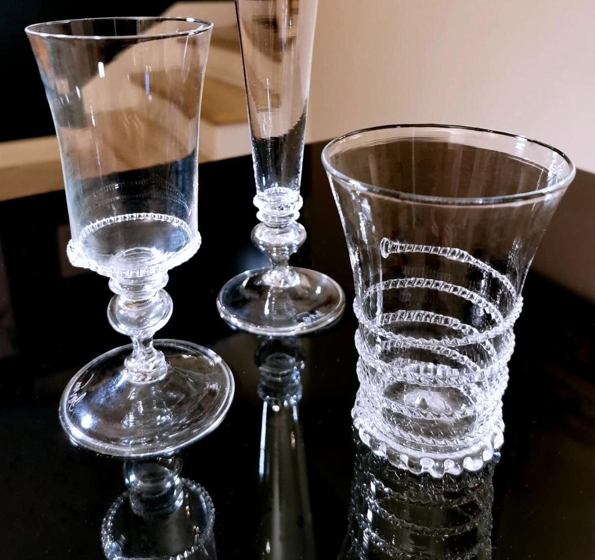 Verre de Murano Service de Murano 36 verres et pichet en verre soufflé et décorations appliquées en vente