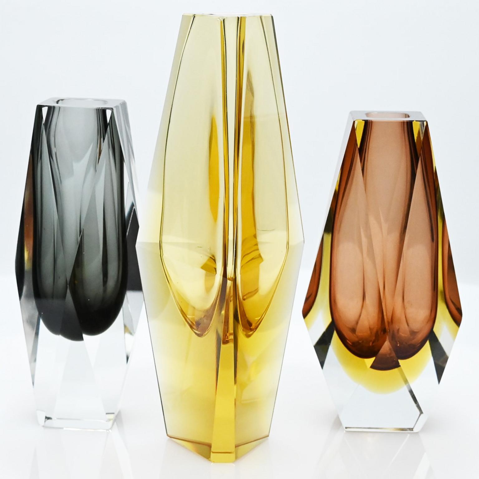 Set von 9 facettierten Sommerso-Glasvasen aus Murano, Mandruzzato, Italien, 1970 (Italienisch) im Angebot