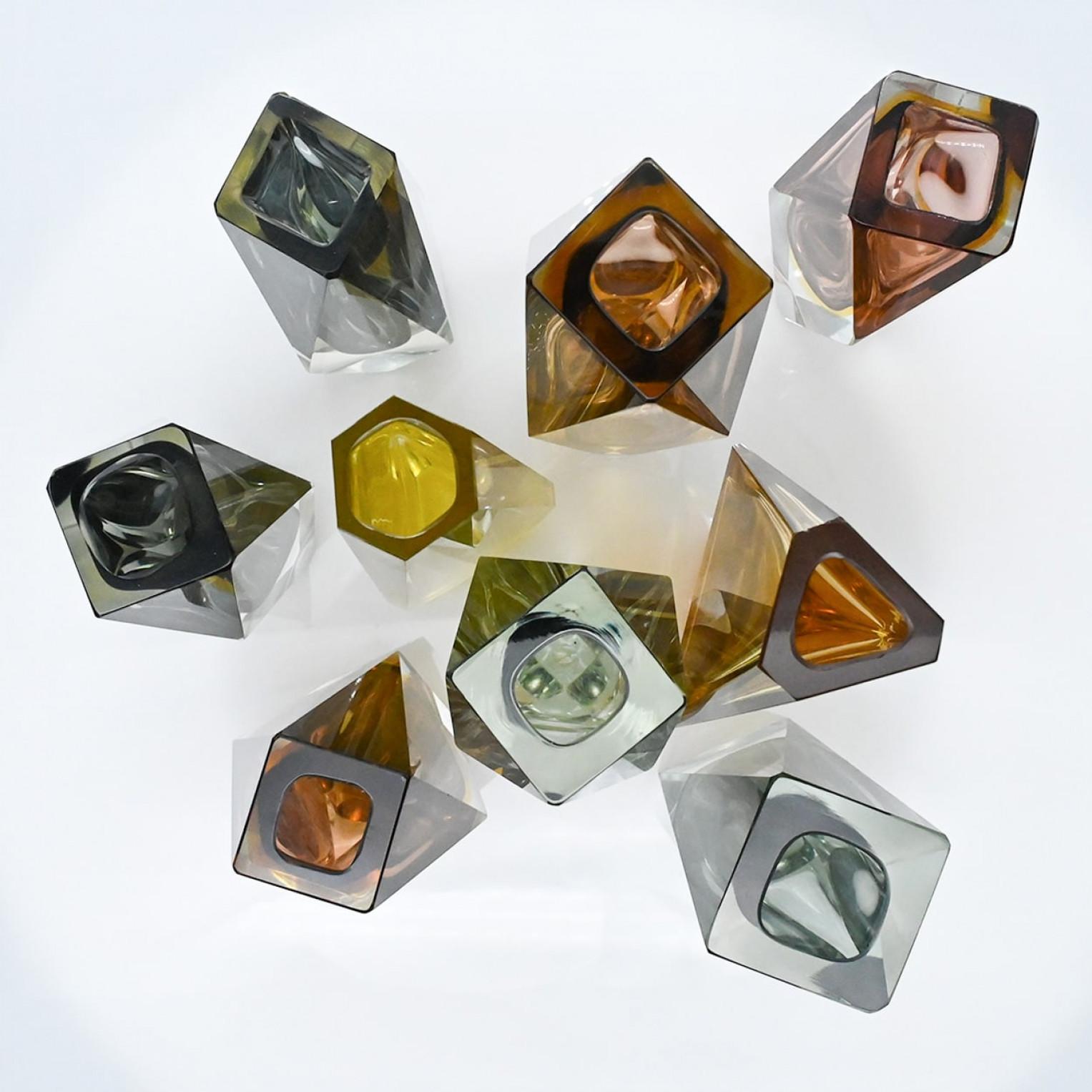 Set von 9 facettierten Sommerso-Glasvasen aus Murano, Mandruzzato, Italien, 1970 (Ende des 20. Jahrhunderts) im Angebot
