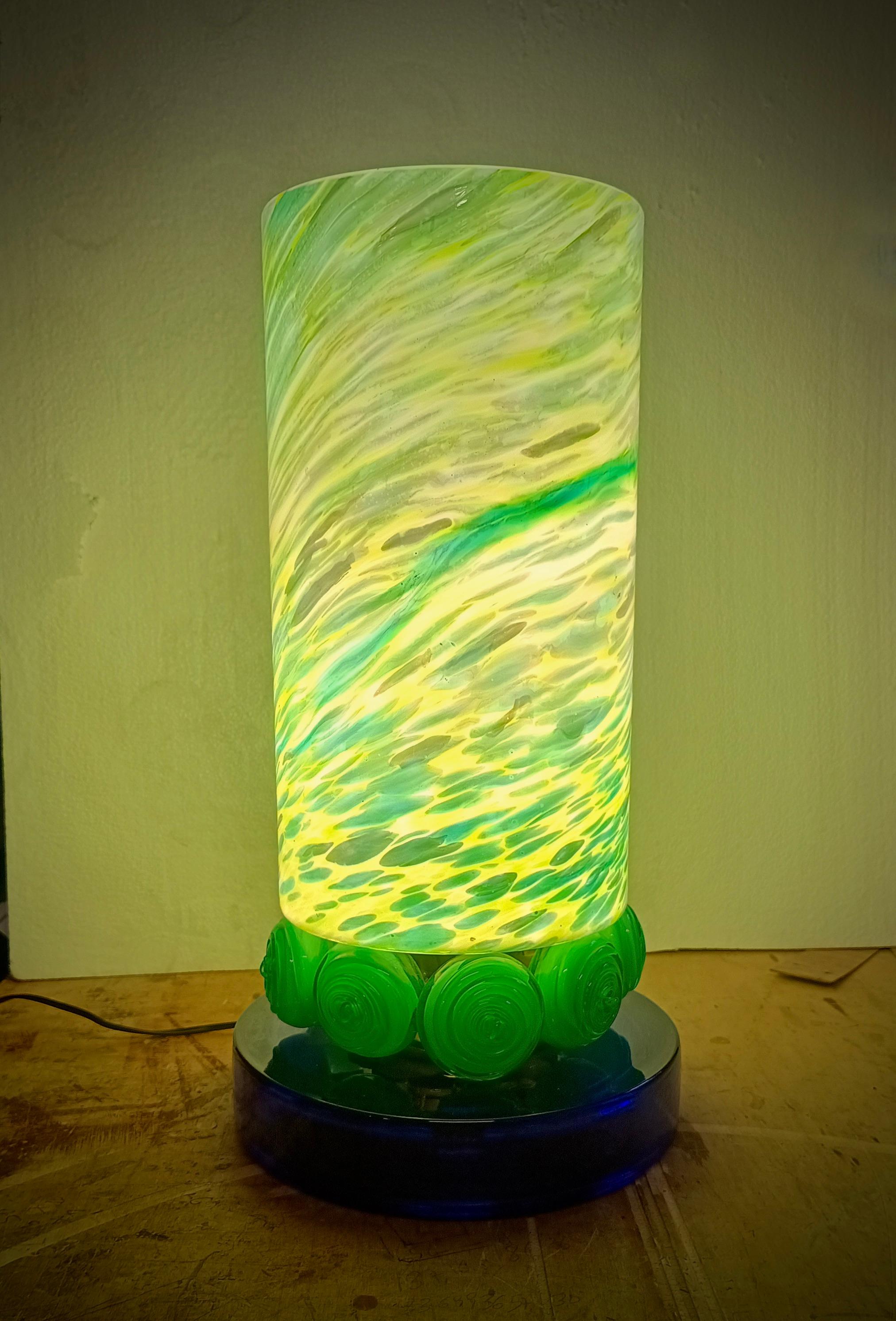Mid-Century Modern Lampe de bureau en verre de Murano à abat-jour vert et bleu, 1980 en vente