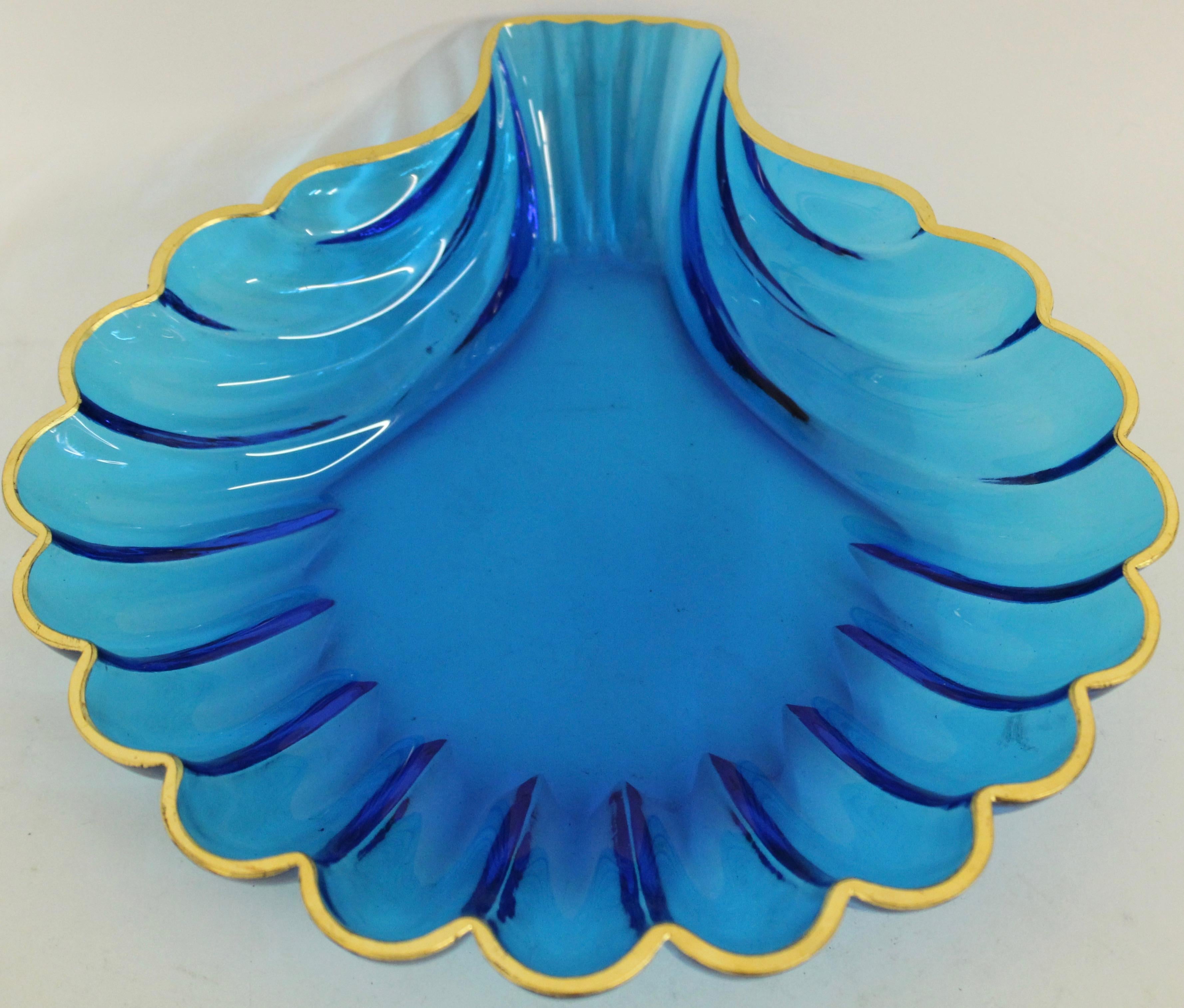 italien Plat en verre bleu transparent en forme de coquillage de Murano, Italie, 20ème siècle en vente