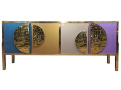 Aparador Murano: Una joya de cristal y latón Disponible