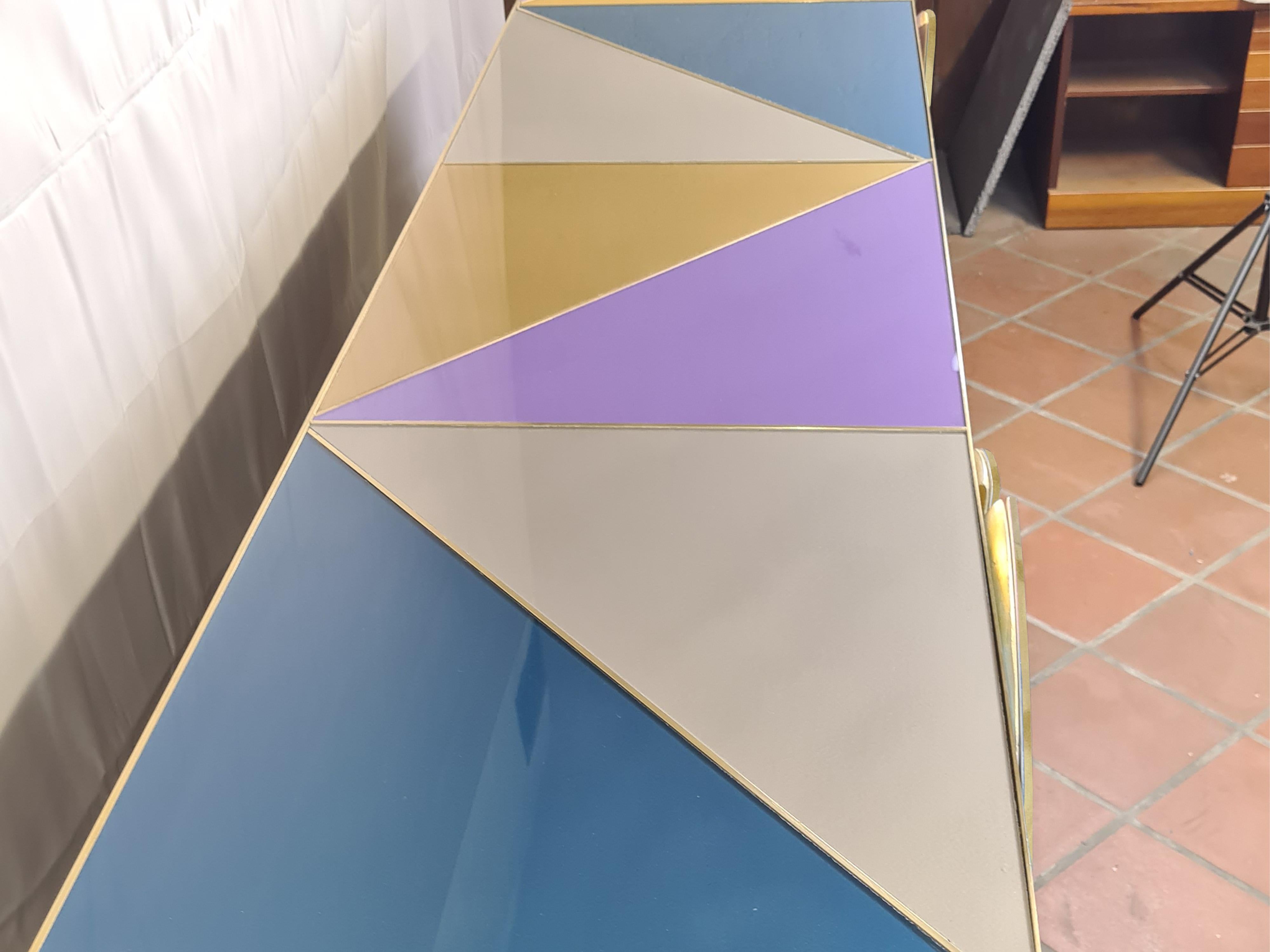 Laiton Enfilade de Murano : Un bijou de verre et de laiton disponible en vente