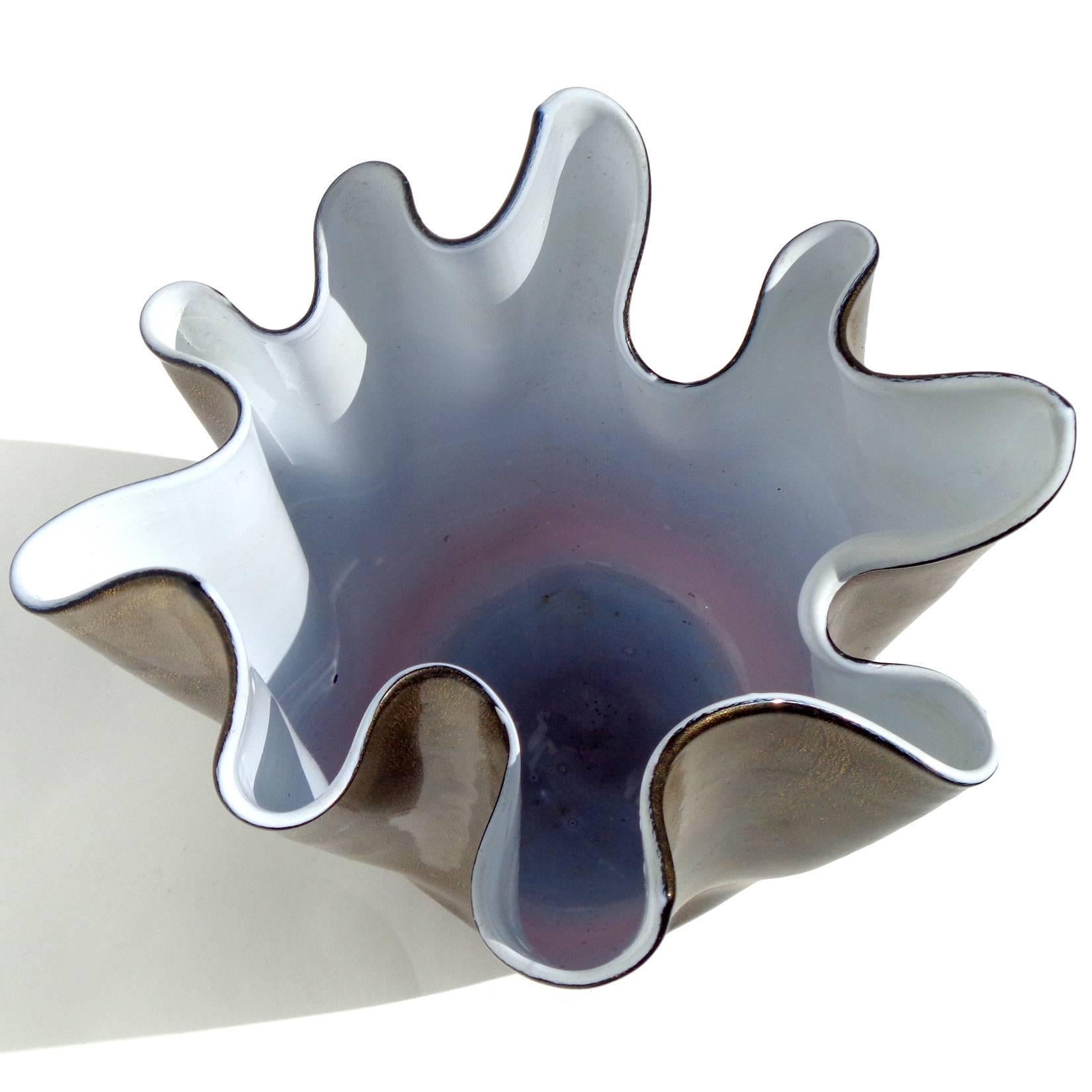 Italienische Fazzoletto-Blumenvase aus Murano-Kunstglas, signiert mit Goldflecken, Schwarz-Weiß (20. Jahrhundert) im Angebot