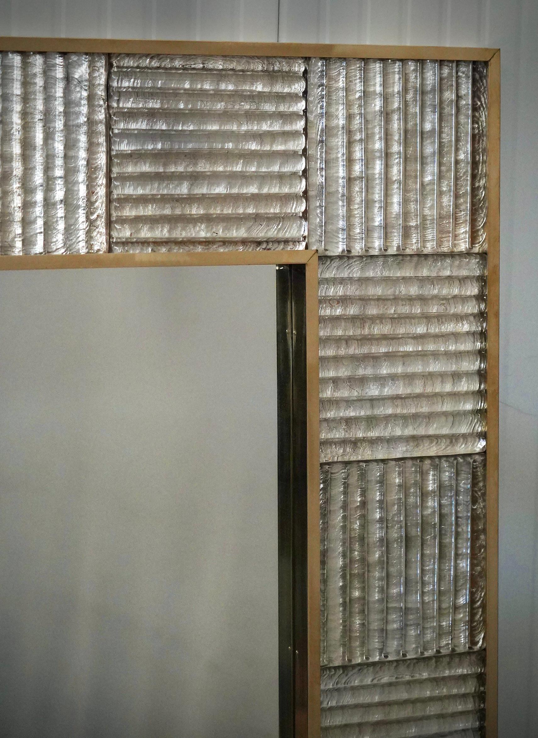 Laiton Miroir mural console italien du milieu du siècle en verre d'art et laiton, Murano Silver, 2020 en vente