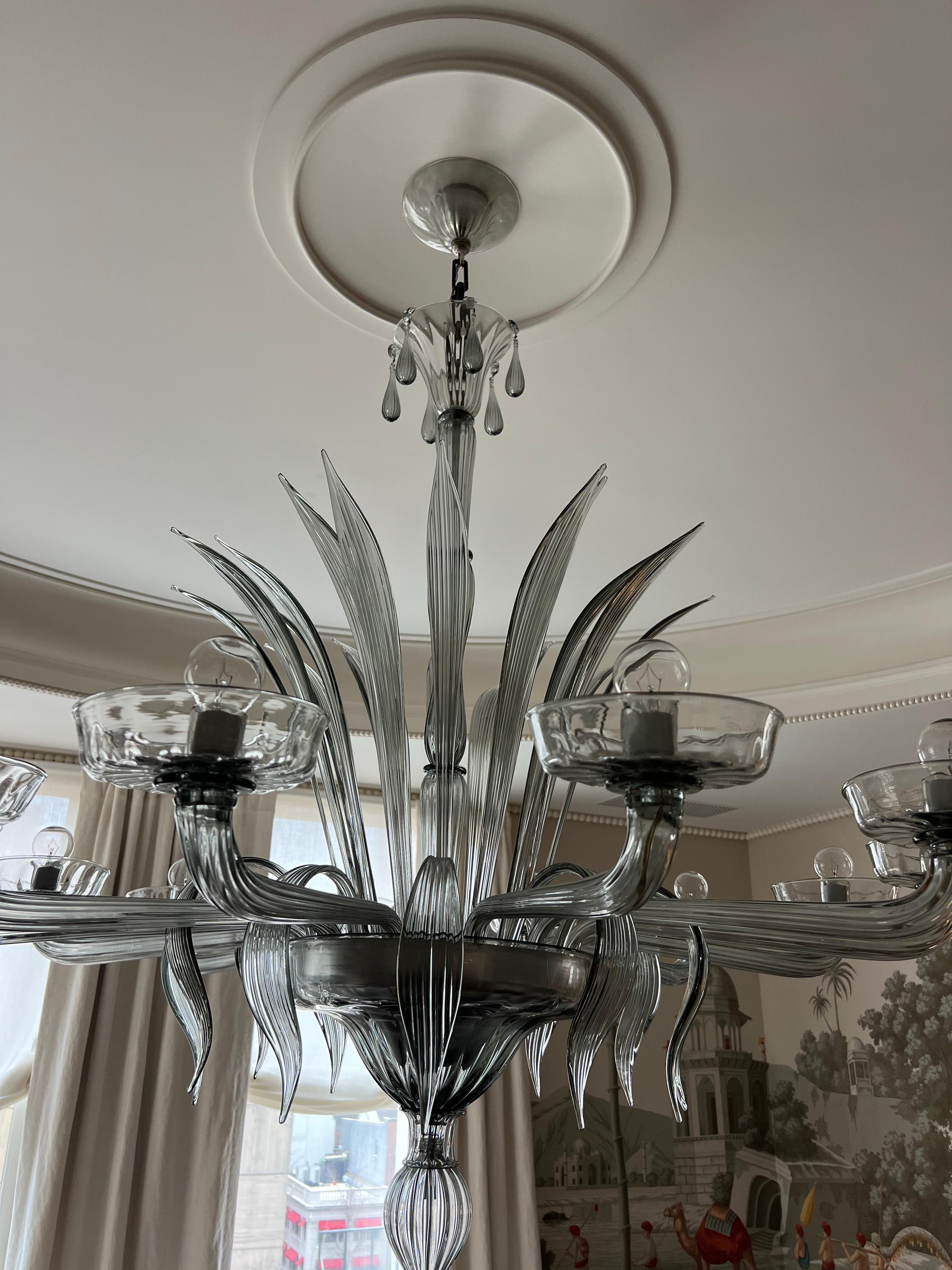 Lampadario in vetro color fumo di Murano a dodici luci in vendita 4
