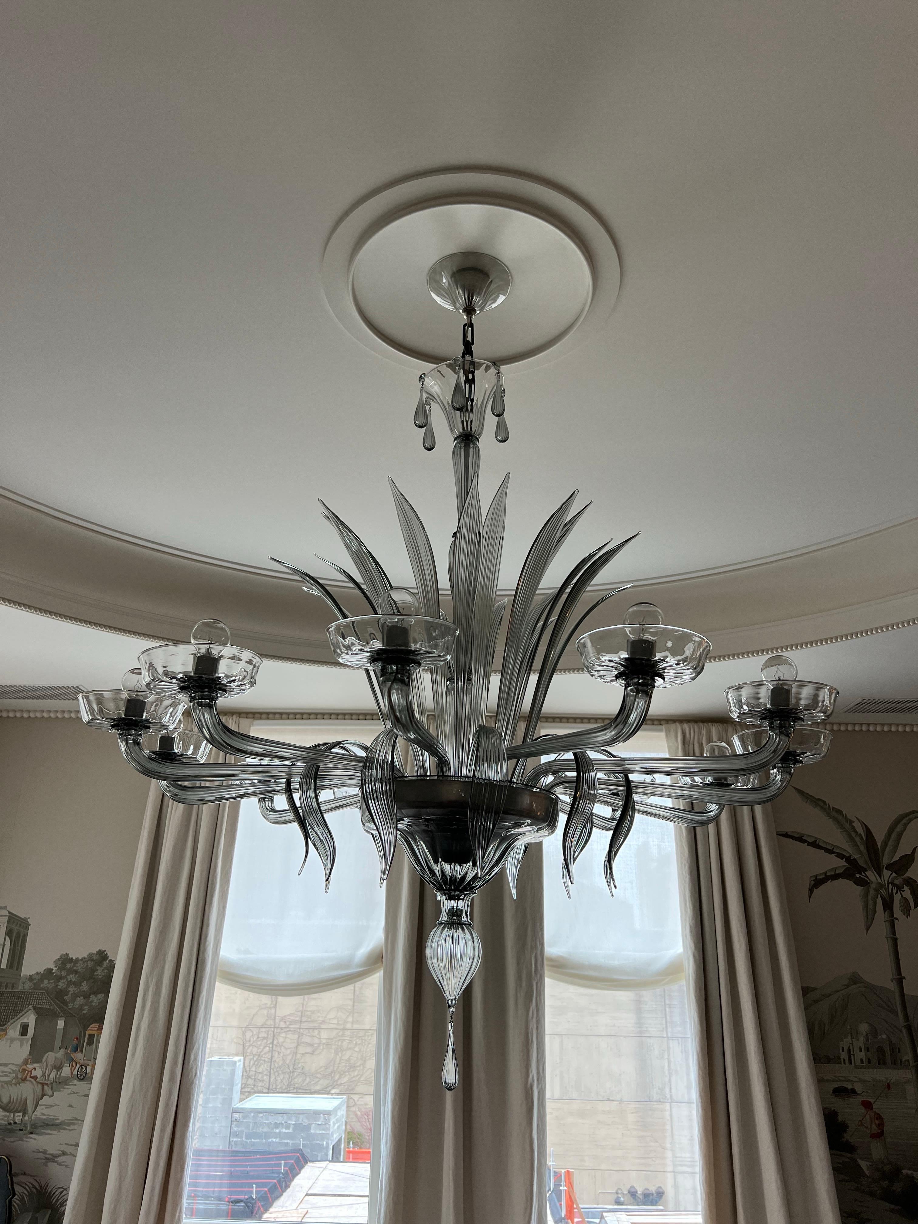 Lampadario in vetro color fumo di Murano a dodici luci in vendita 3