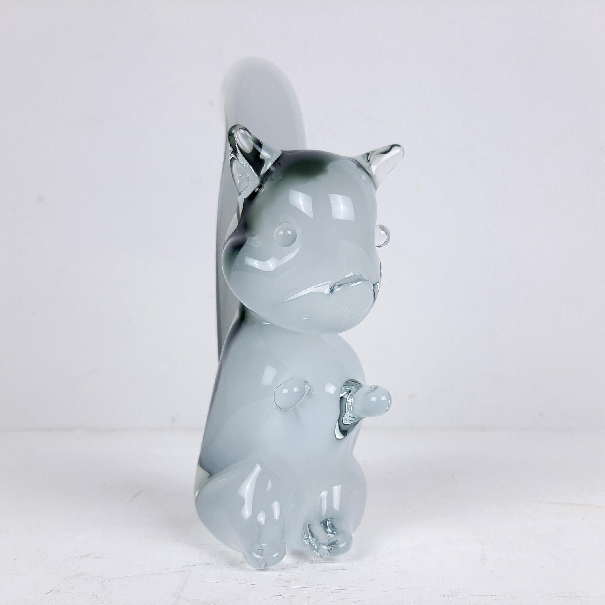 Scultura in vetro fumé di Murano Scoiattolo V.I.I. Italia anni '70 In condizioni buone in vendita a Miklavž Pri Taboru, SI