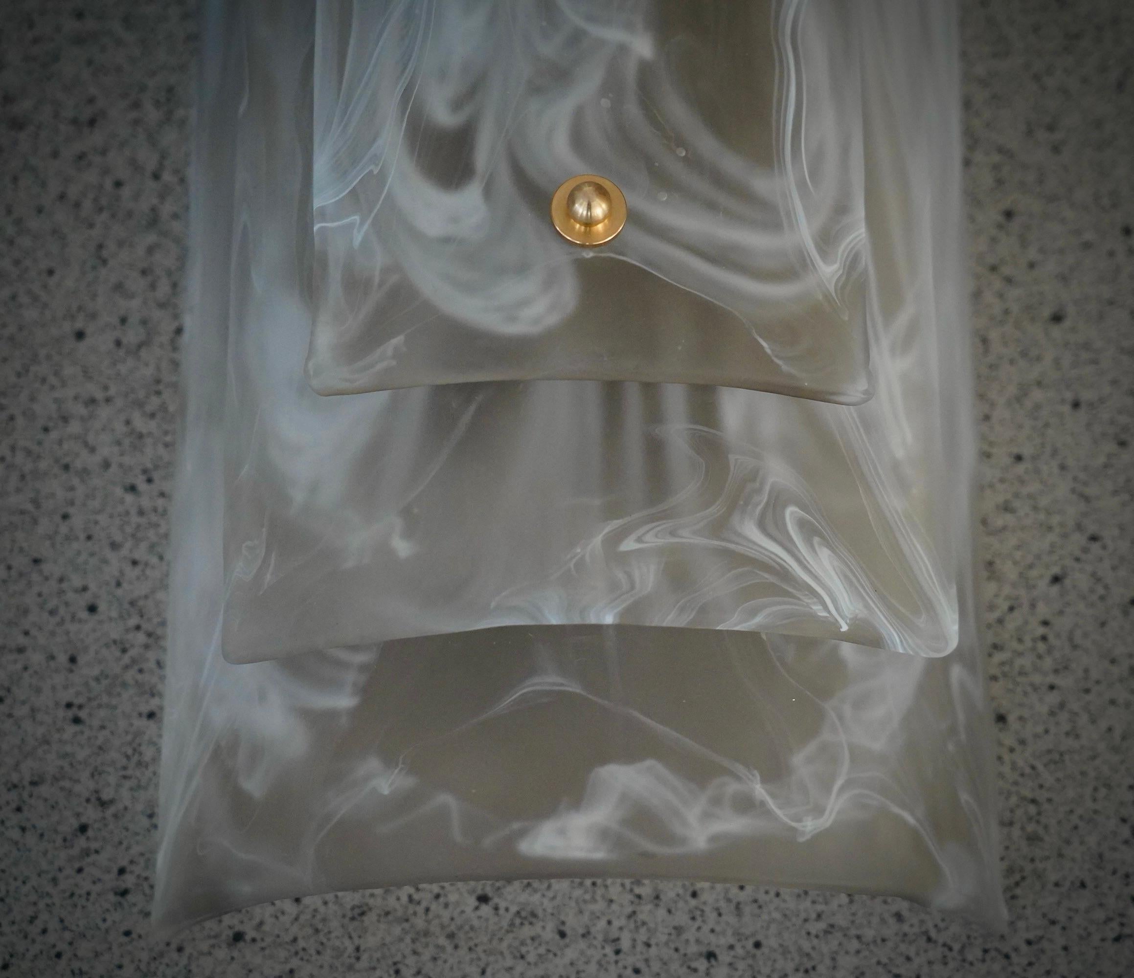 Aplique y Lámpara de Pared de Murano en Vidrio Artístico Ahumado y Blanco de Mediano Siglo, 2020 Italiano en venta