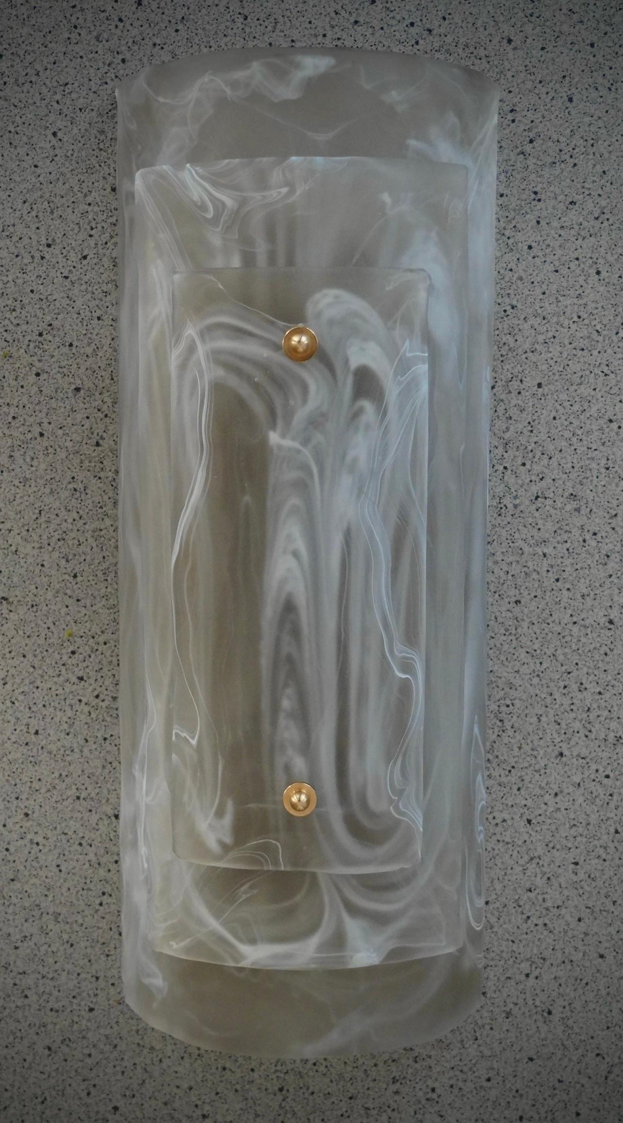 Aplique y Lámpara de Pared de Murano en Vidrio Artístico Ahumado y Blanco de Mediano Siglo, 2020 Latón en venta