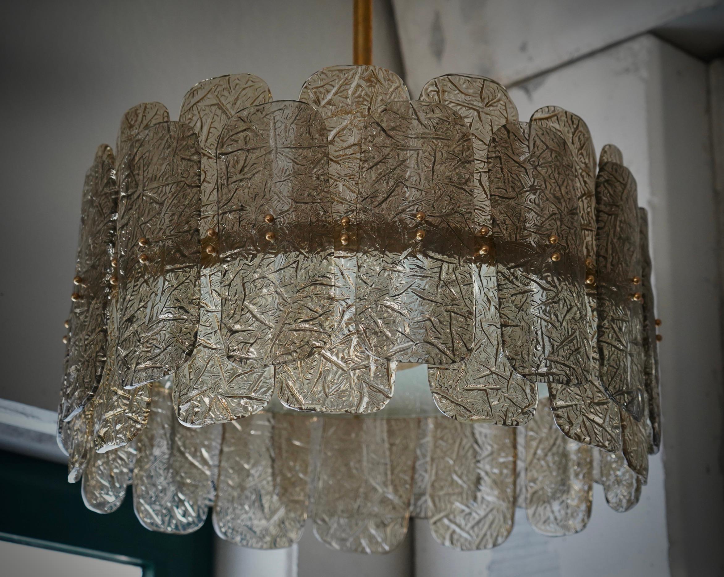 Murano Smoky Art Glass und Messing Runder MidCentury Kronleuchter und Anhänger, 2020 (Moderne der Mitte des Jahrhunderts) im Angebot