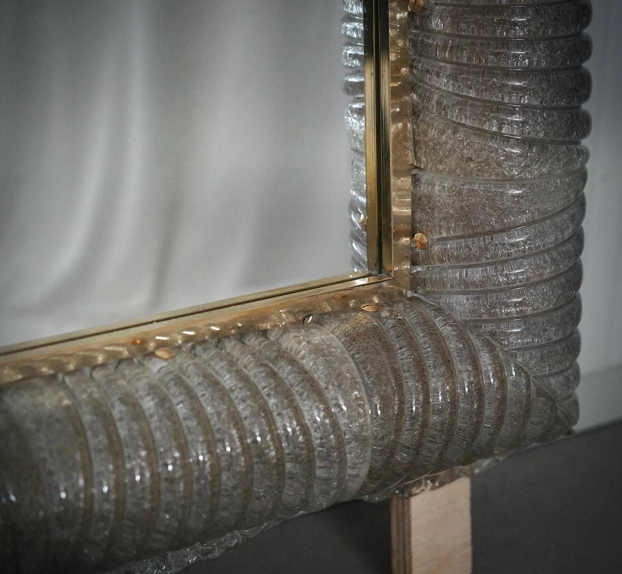 Miroir consol en verre de Murano de couleur fumée et laiton éclairé, 2020 en vente 1
