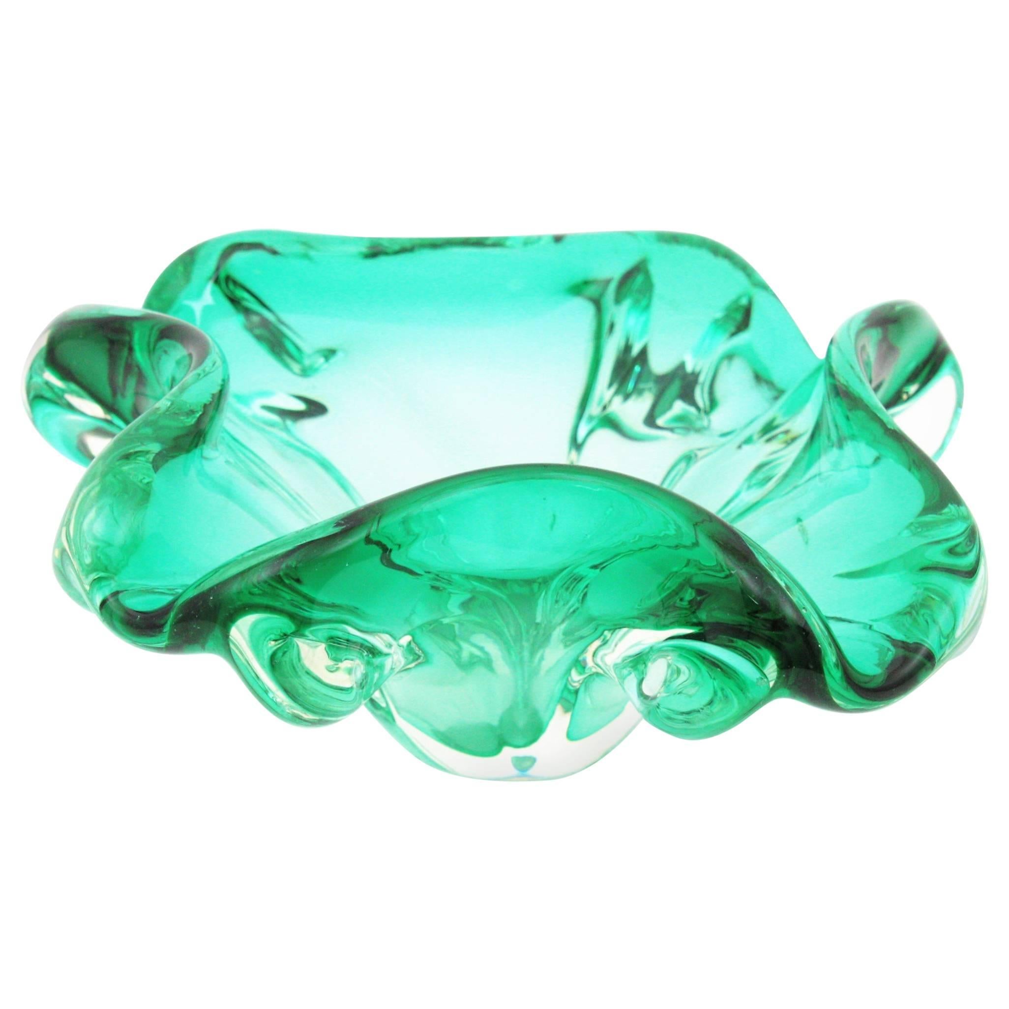 Beautiful and colorful Aquan green Murano glass bowl with flower shape. Italy, 1960s.
It has a gradient of shades of green to clear glass and organic shapes.
A highly decorative piece when light goes down on it.
Useful as bowl, ashtray or