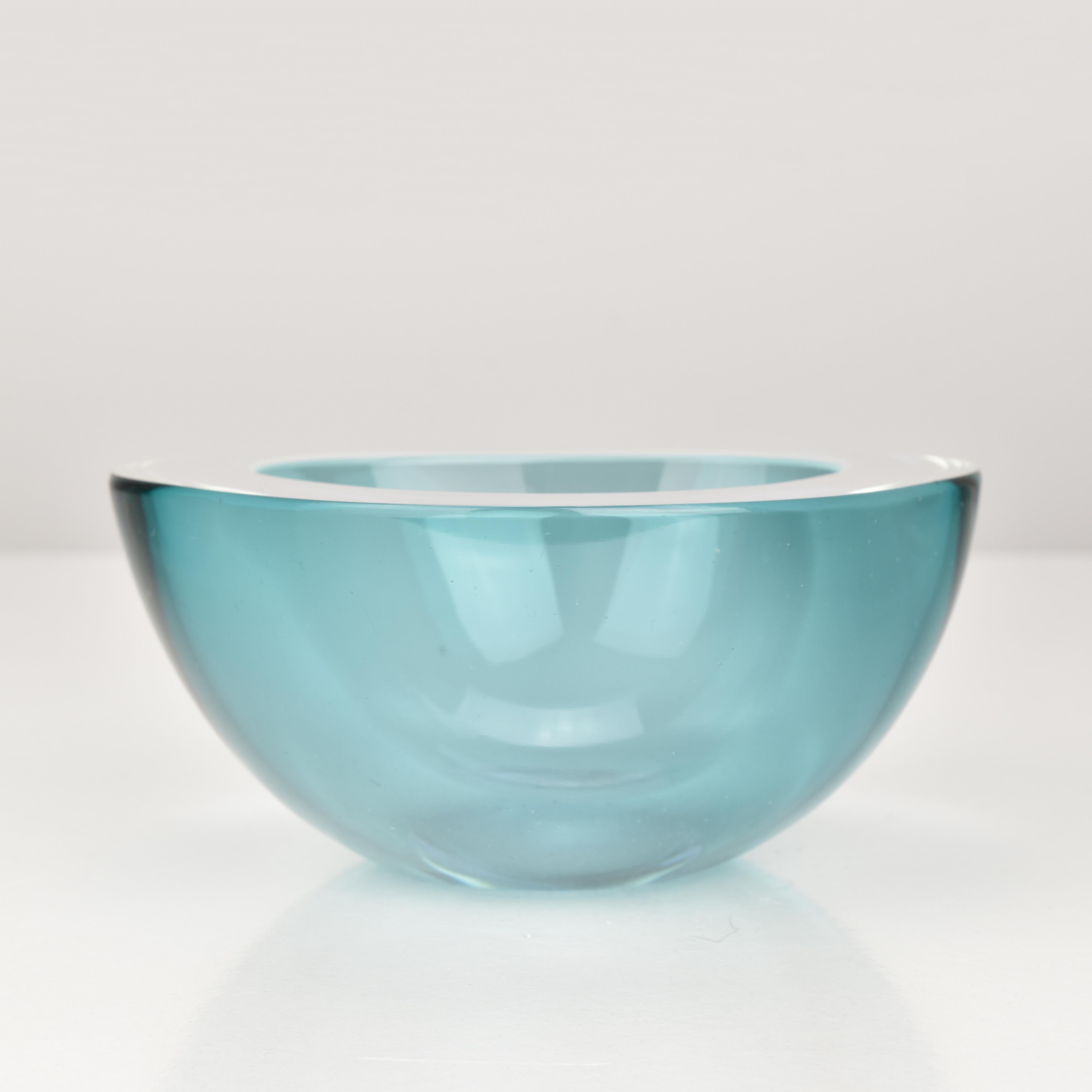 Murano Glass Sommerso Aquamarin & Blaue Geode Kunstglasschale von Flavio Poli (Italienisch) im Angebot