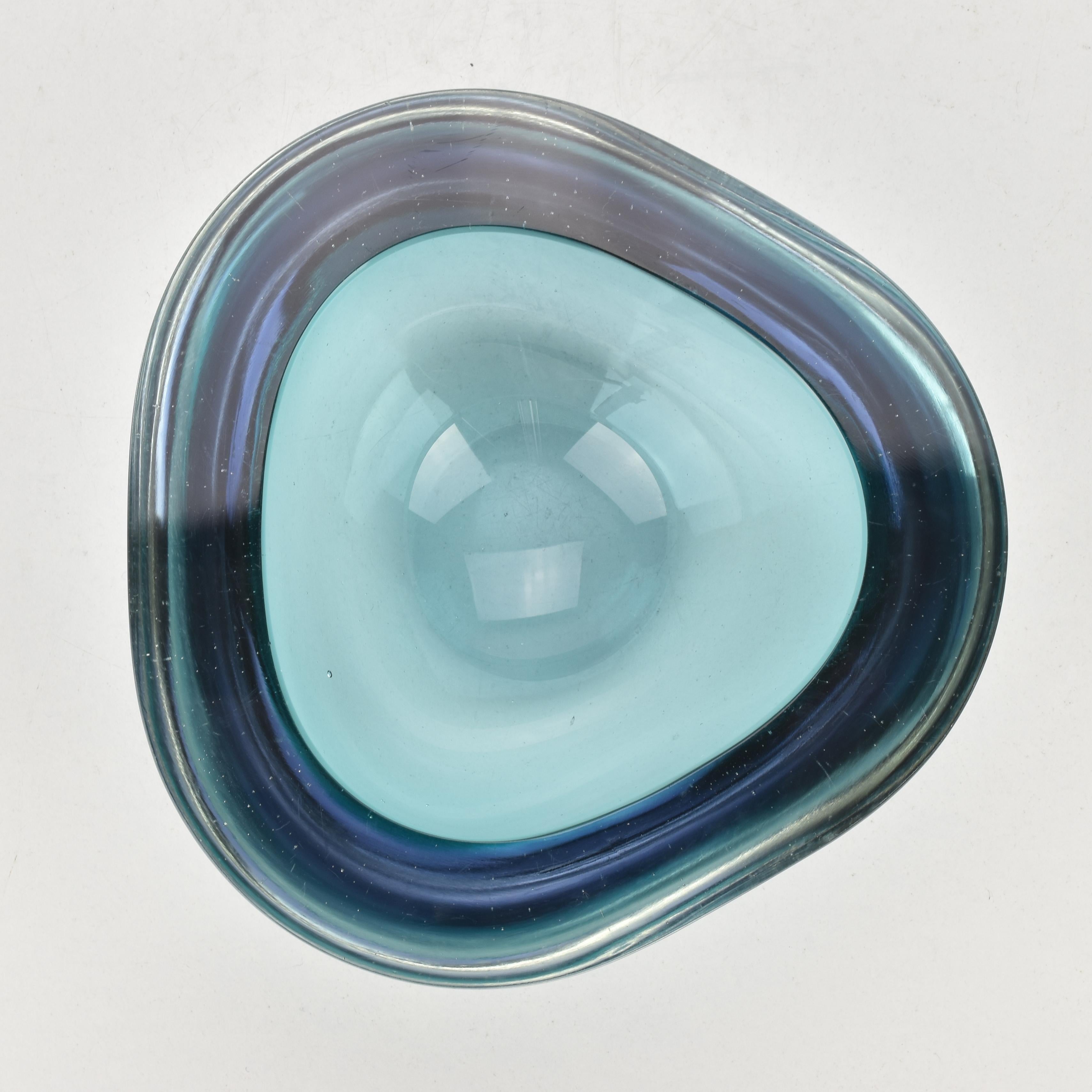 Murano Glass Sommerso Aquamarin & Blaue Geode Kunstglasschale von Flavio Poli (Handgefertigt) im Angebot