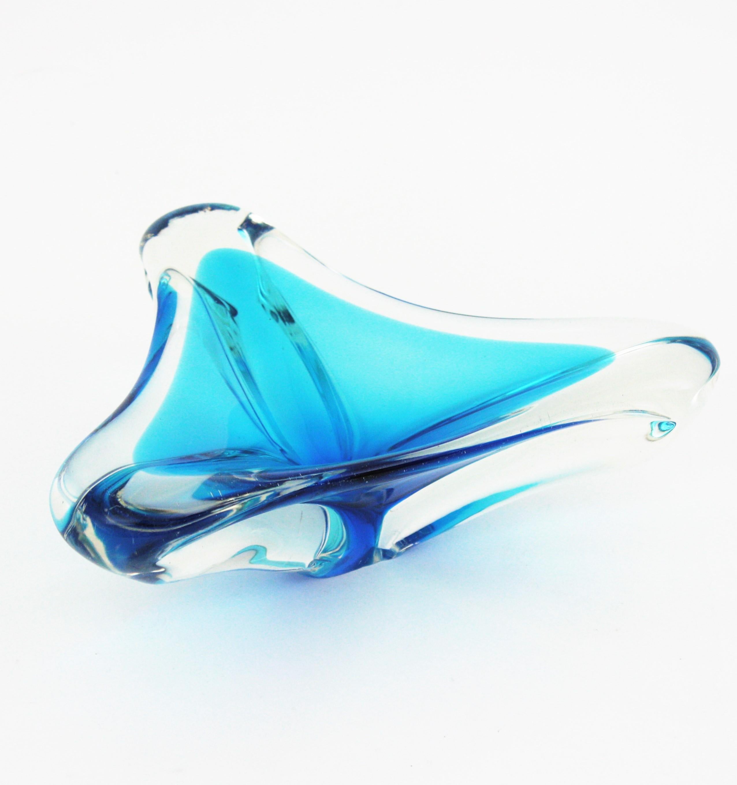 Mid-Century Modern Murano Sommerso Clear and Blue Triangular Art Glass Bowl For Sale