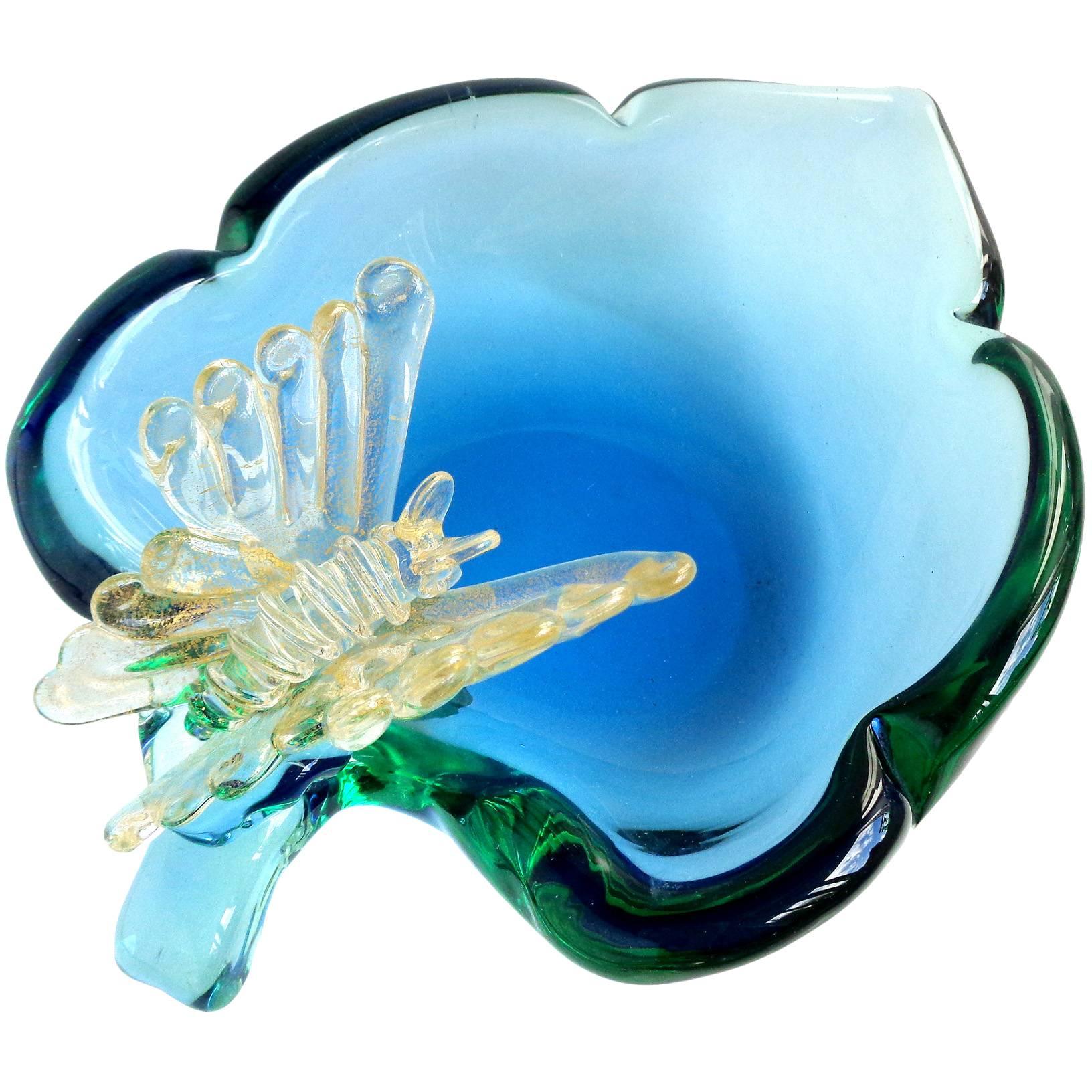 Beautiful vintage Murano hand blown Sommerso blue, with hints of green, Italian art glass bowl with applied gold butterfly. Attributed to the Seguso Vetri D' Arte Company. Still retains original Camer Glass, NY, Venice label (although worn). Would
