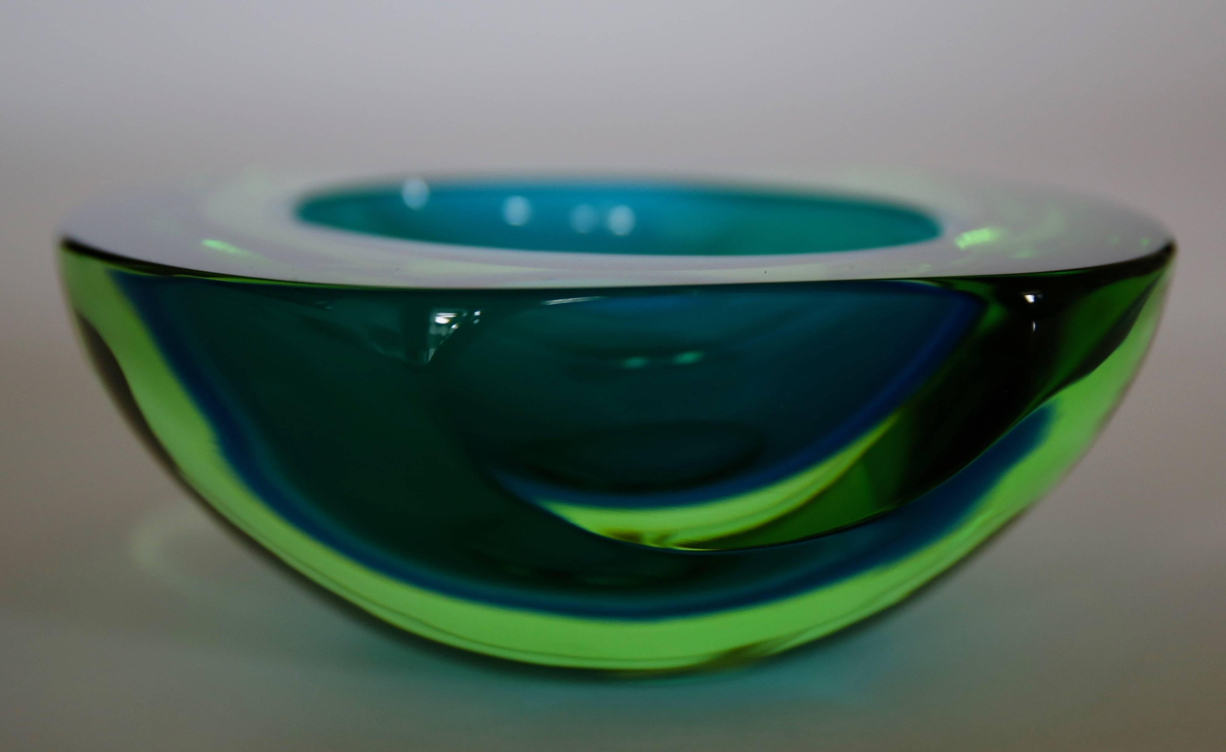 Murano Sommerso Blue-Green Faceted Bowl by Mandruzzato, 1970 In Excellent Condition In Brussels, BE