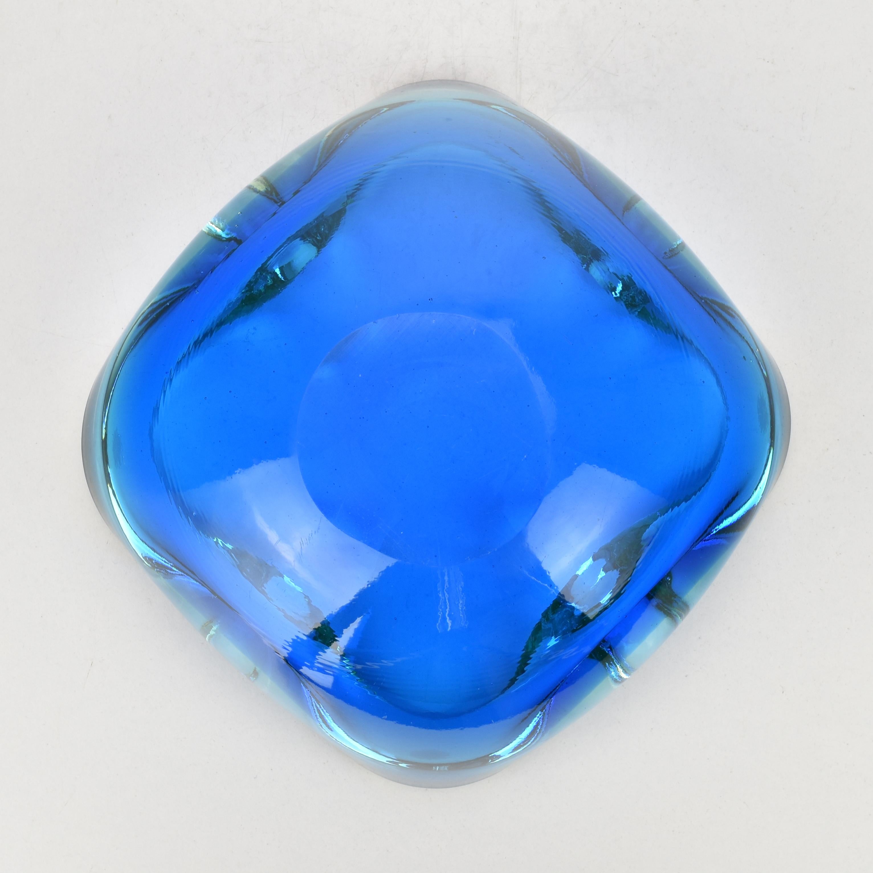 Piatto ciotola Geode in vetro artistico di Murano Sommerso Blu e Uranio di Flavio Poli in vendita 1