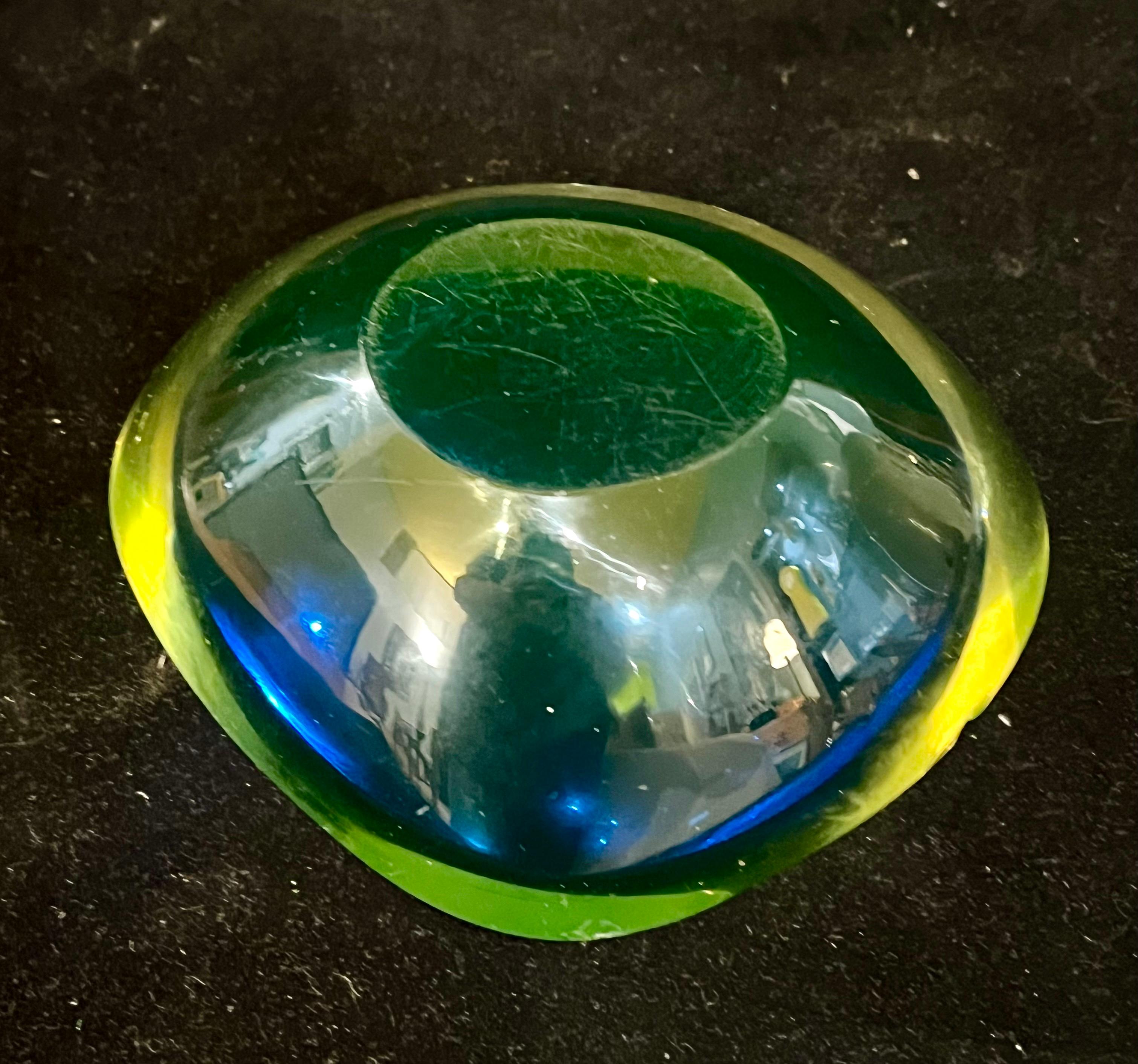 Vetro soffiato Murano Sommerso Catch It All Ciotola in vetro uranio Cenedese in vendita