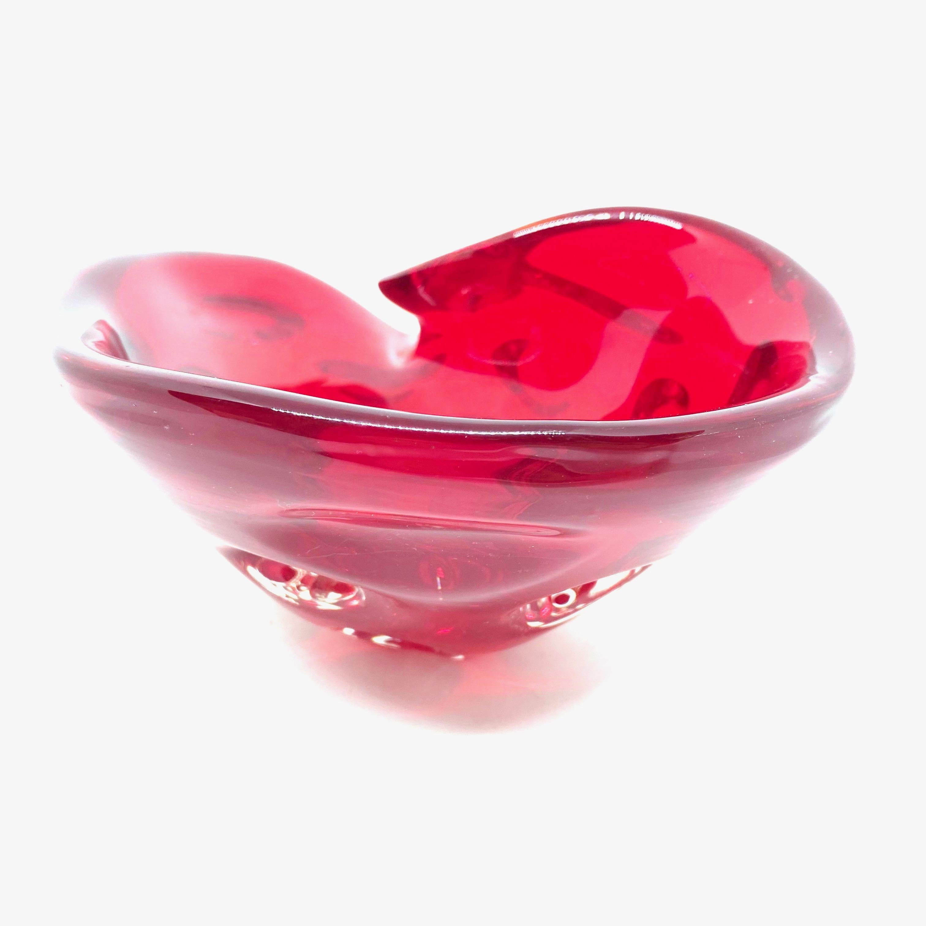 Organic Modern Murano Sommerso Conch Sea Shell Glass Bowl Catchall Red, Vintage, Italy, 1970s