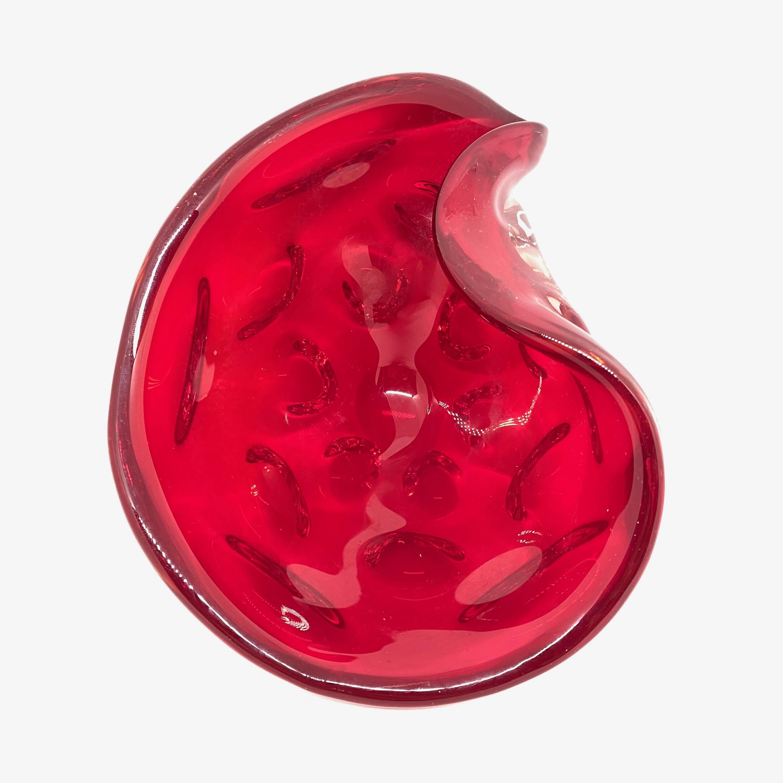 Late 20th Century Murano Sommerso Conch Sea Shell Glass Bowl Catchall Red, Vintage, Italy, 1970s