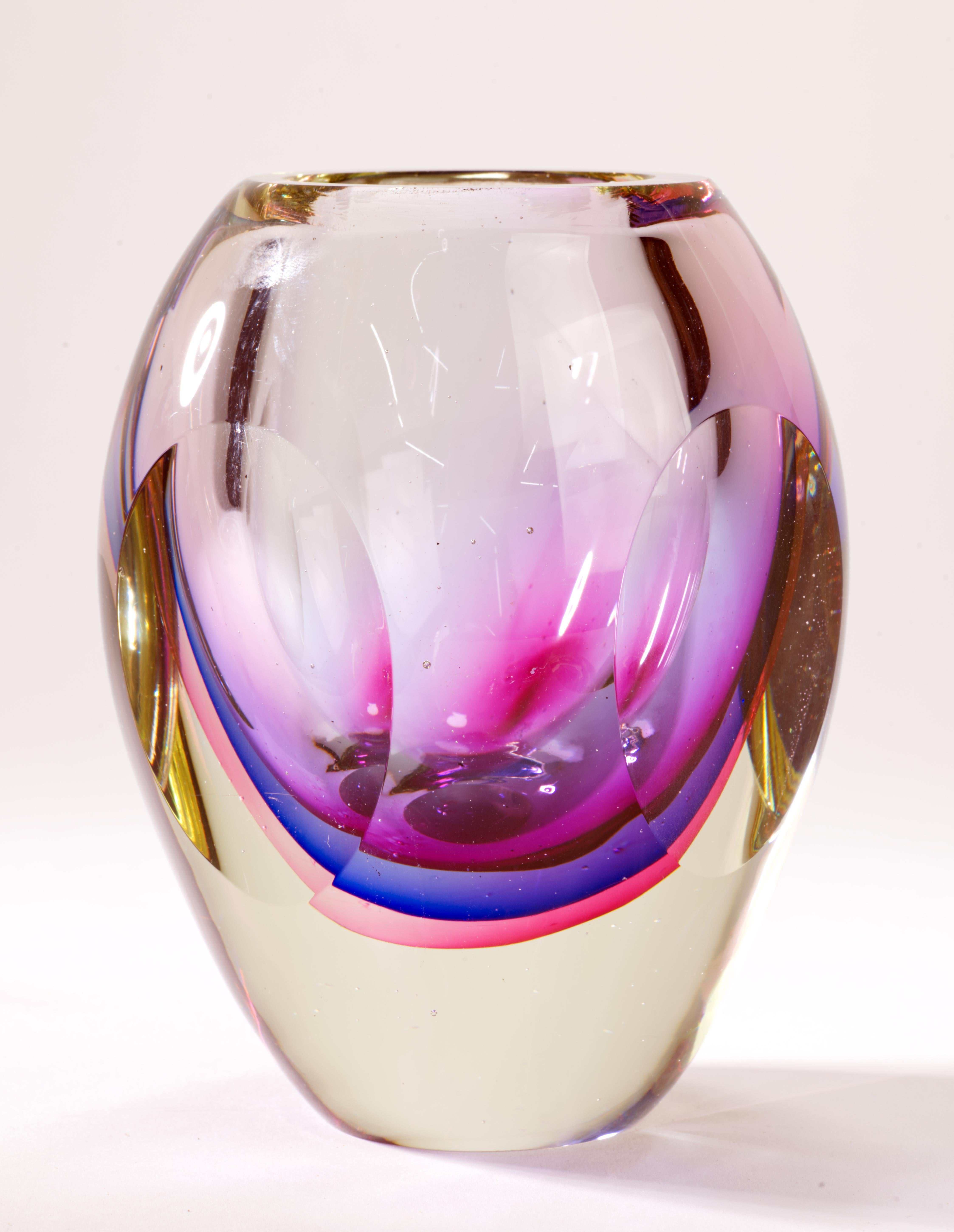 Murano Sommerso Faceted Glass Vase in Style of Flavio Poli for Seguso In Good Condition For Sale In Clifton Springs, NY