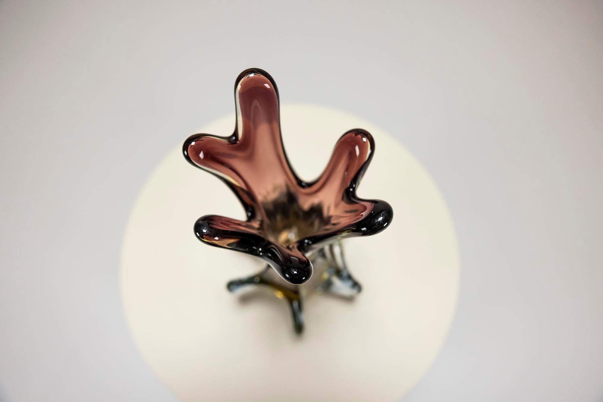Italiano Vaso a forma di fiore di Murano Sommerso di Fratelli Toso, Italia 1950s in vendita