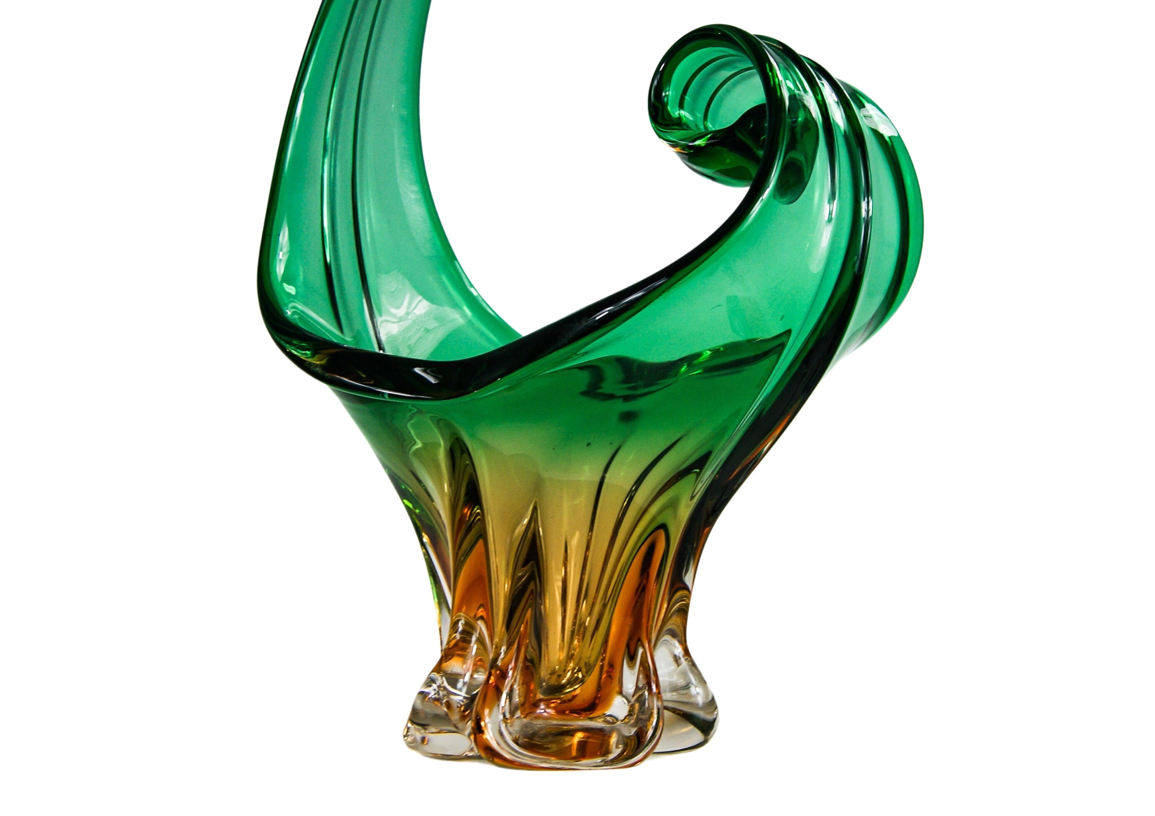 Große Schale und Vase aus Murano Sommerso-Glas in Bernsteingrün mit Skulpturen Cristallo Venezia (Sonstiges) im Angebot