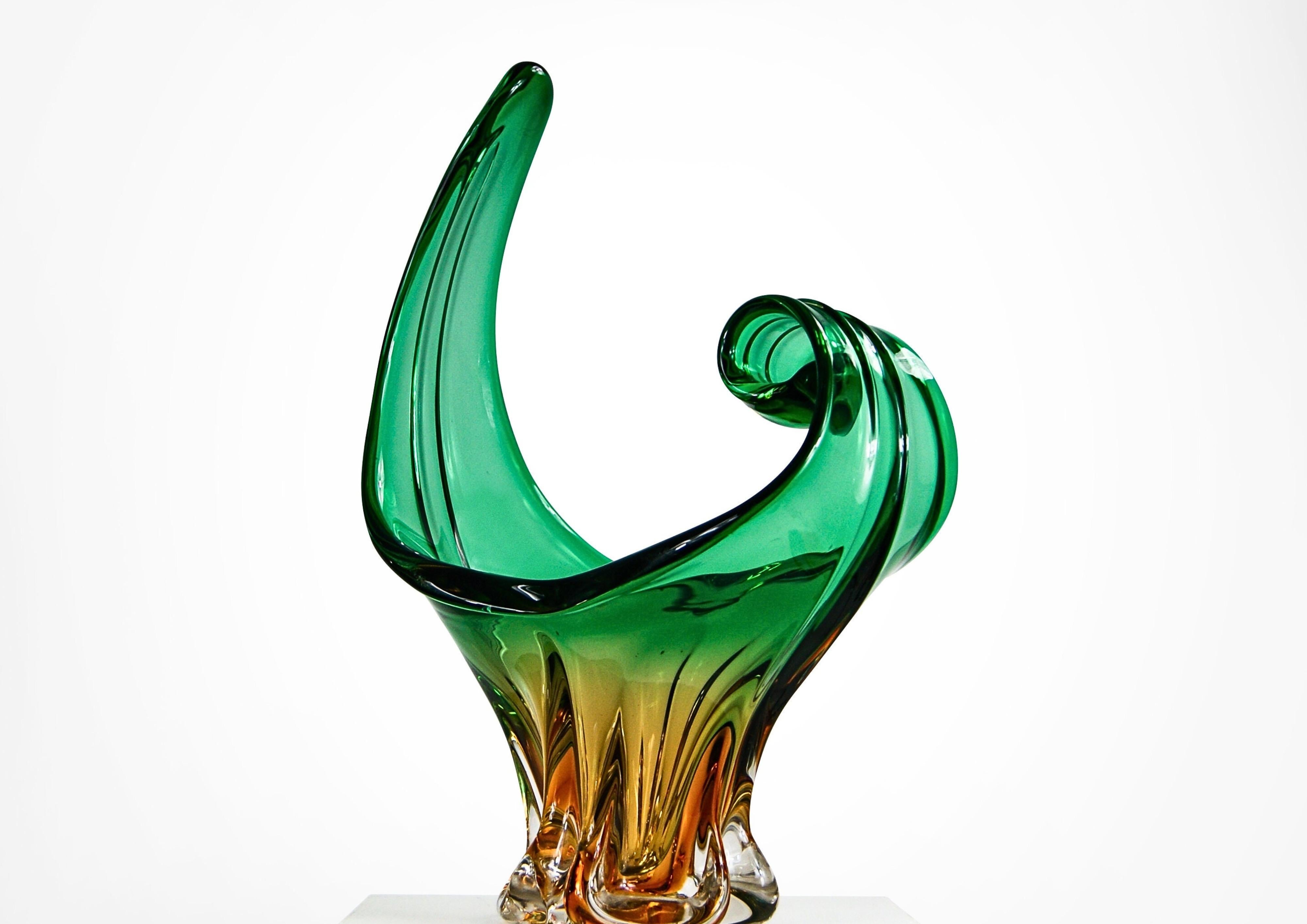 Große Schale und Vase aus Murano Sommerso-Glas in Bernsteingrün mit Skulpturen Cristallo Venezia (20. Jahrhundert) im Angebot