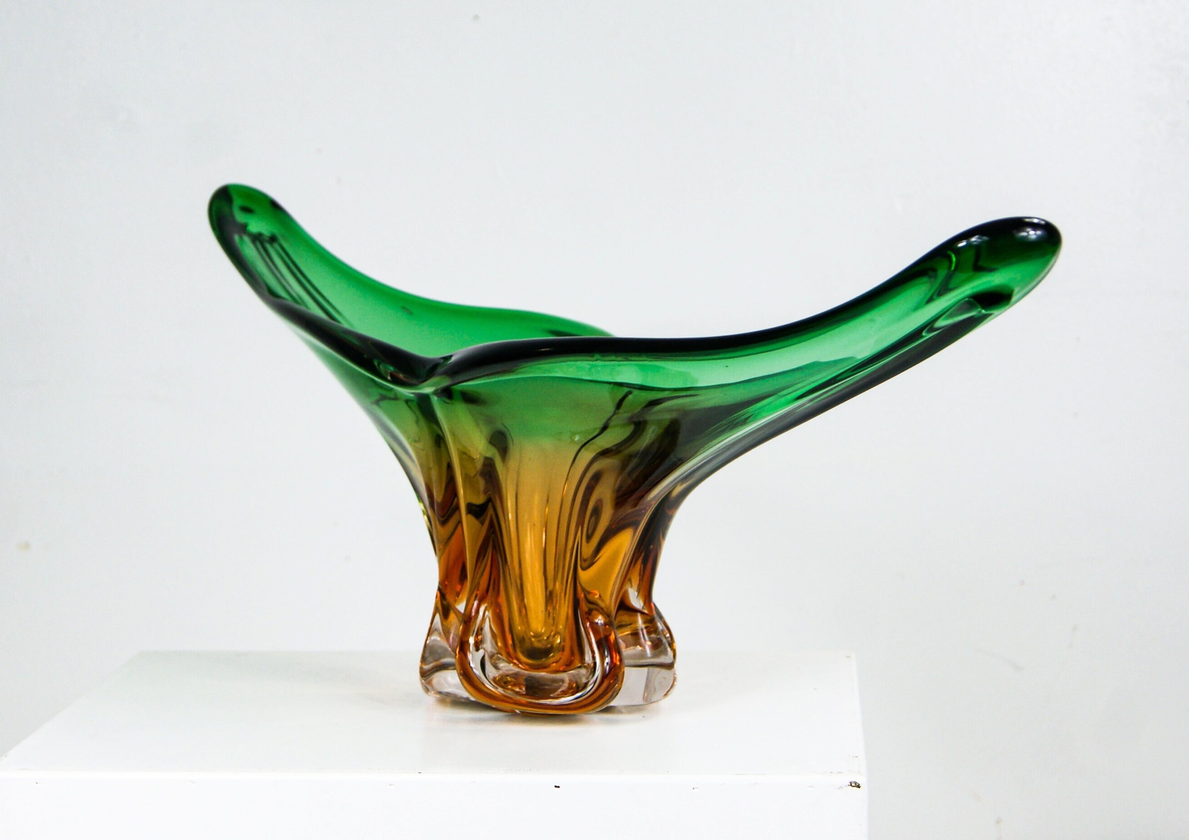 Große Schale und Vase aus Murano Sommerso-Glas in Bernsteingrün mit Skulpturen Cristallo Venezia im Angebot 2