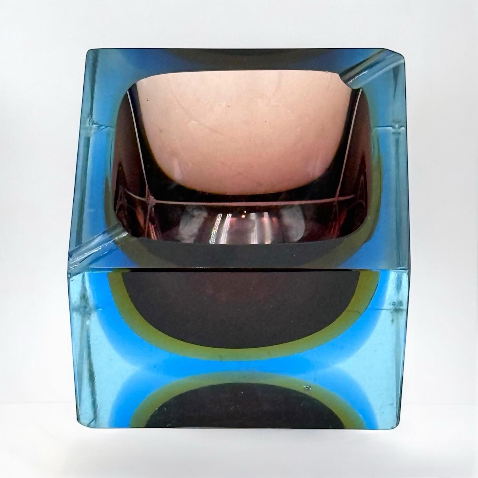 Vase/assiette d'art en verre de Murano Sommerso aux teintes bleue et ambrée, 1970 en vente 3