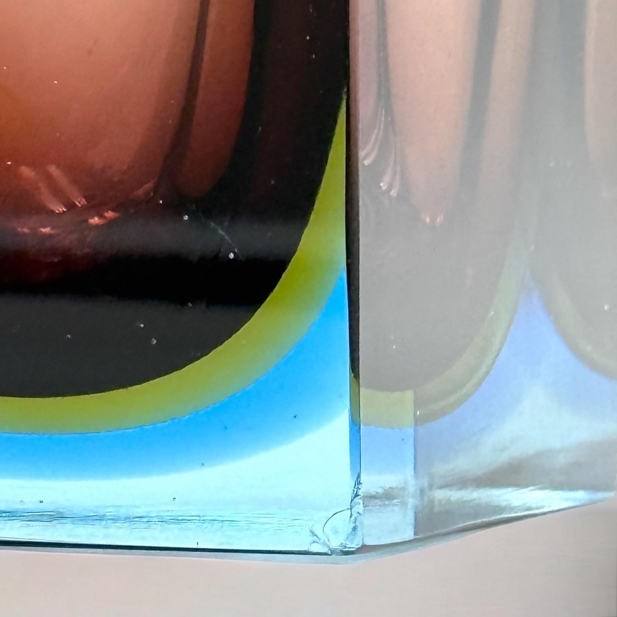 Fin du 20e siècle Vase/assiette d'art en verre de Murano Sommerso aux teintes bleue et ambrée, 1970 en vente