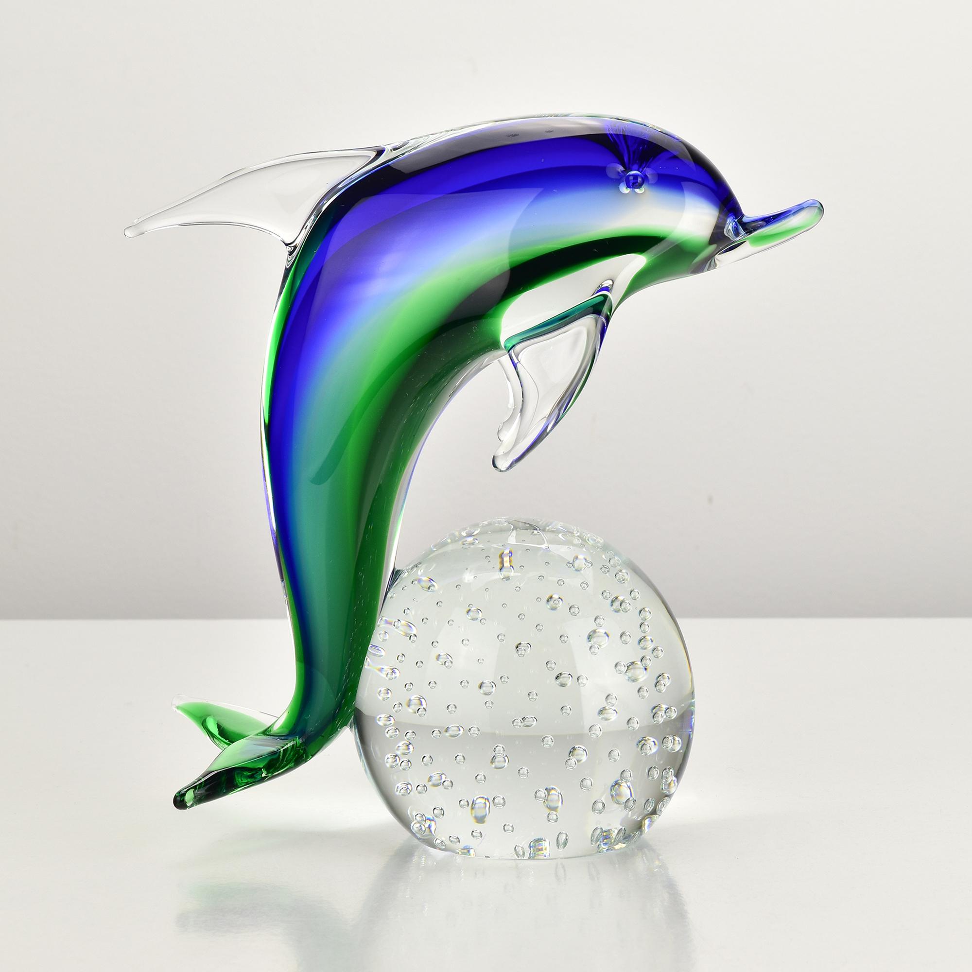 italien Murano Sommerso Glass Dolphin Sculpture by V.I.C. on Bullicante Base (Sculpture de dauphin en verre de Murano Sommerso par V.I.C. sur base bullicante) en vente