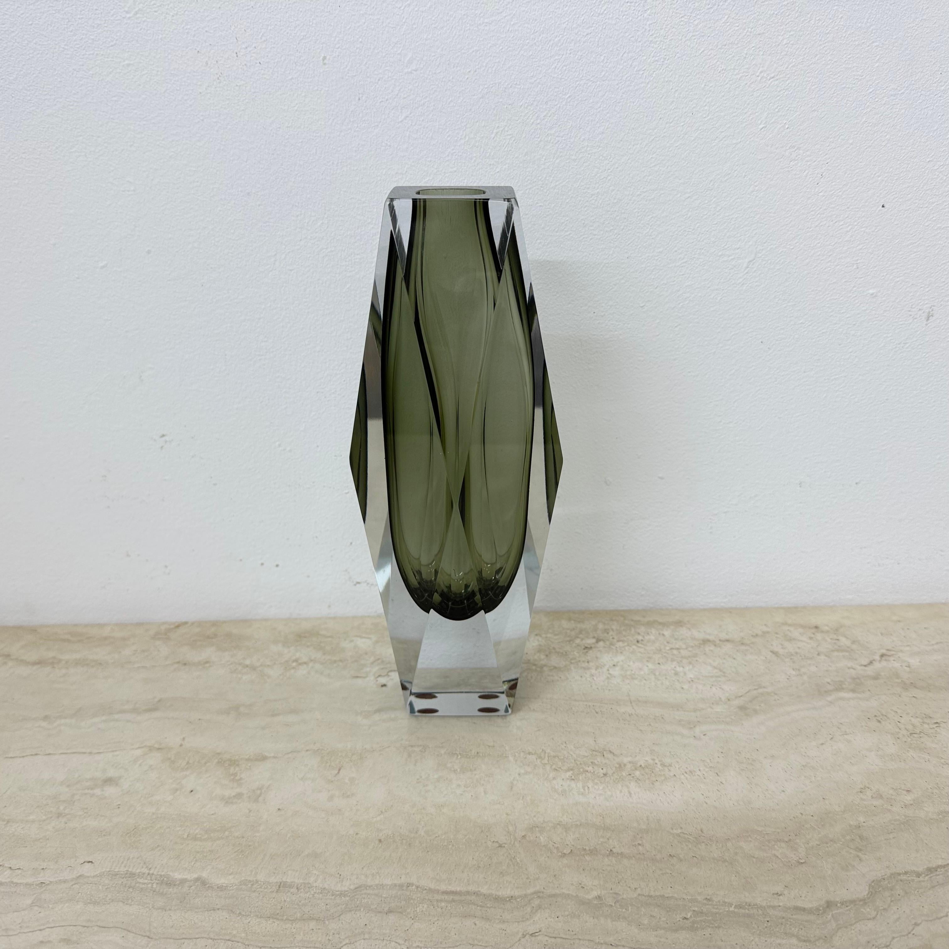 Jarrón facetado de cristal de Murano Sommerso de Flavio Poli , años 70 en venta 6