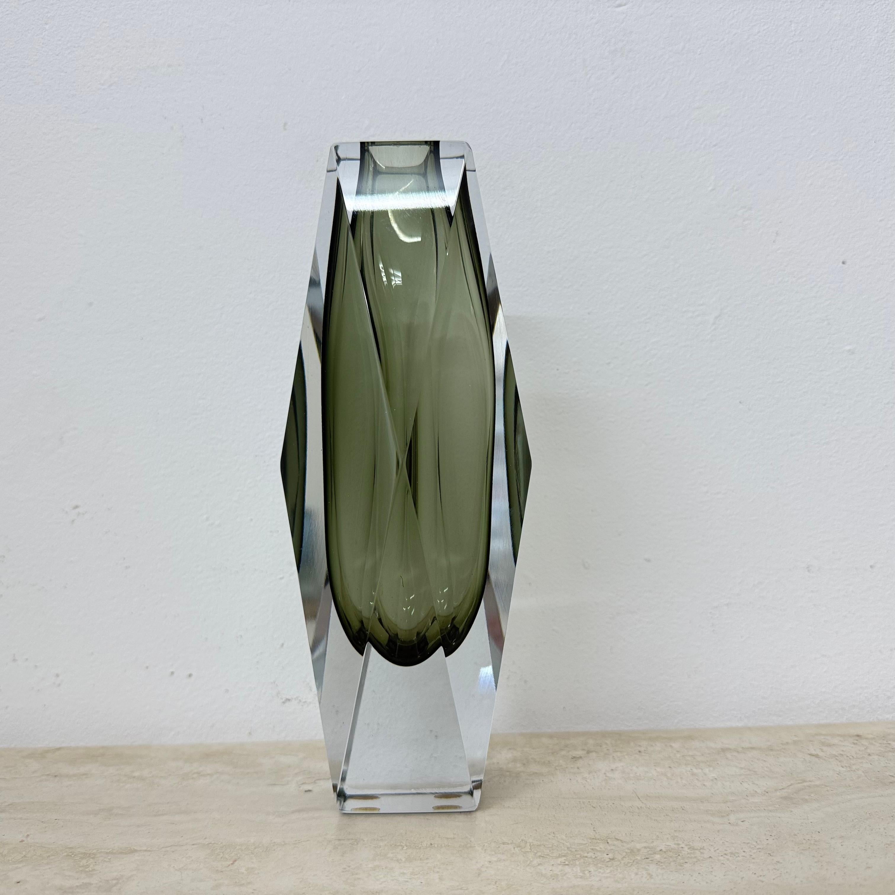 Jarrón facetado de cristal de Murano Sommerso de Flavio Poli , años 70 en venta 10