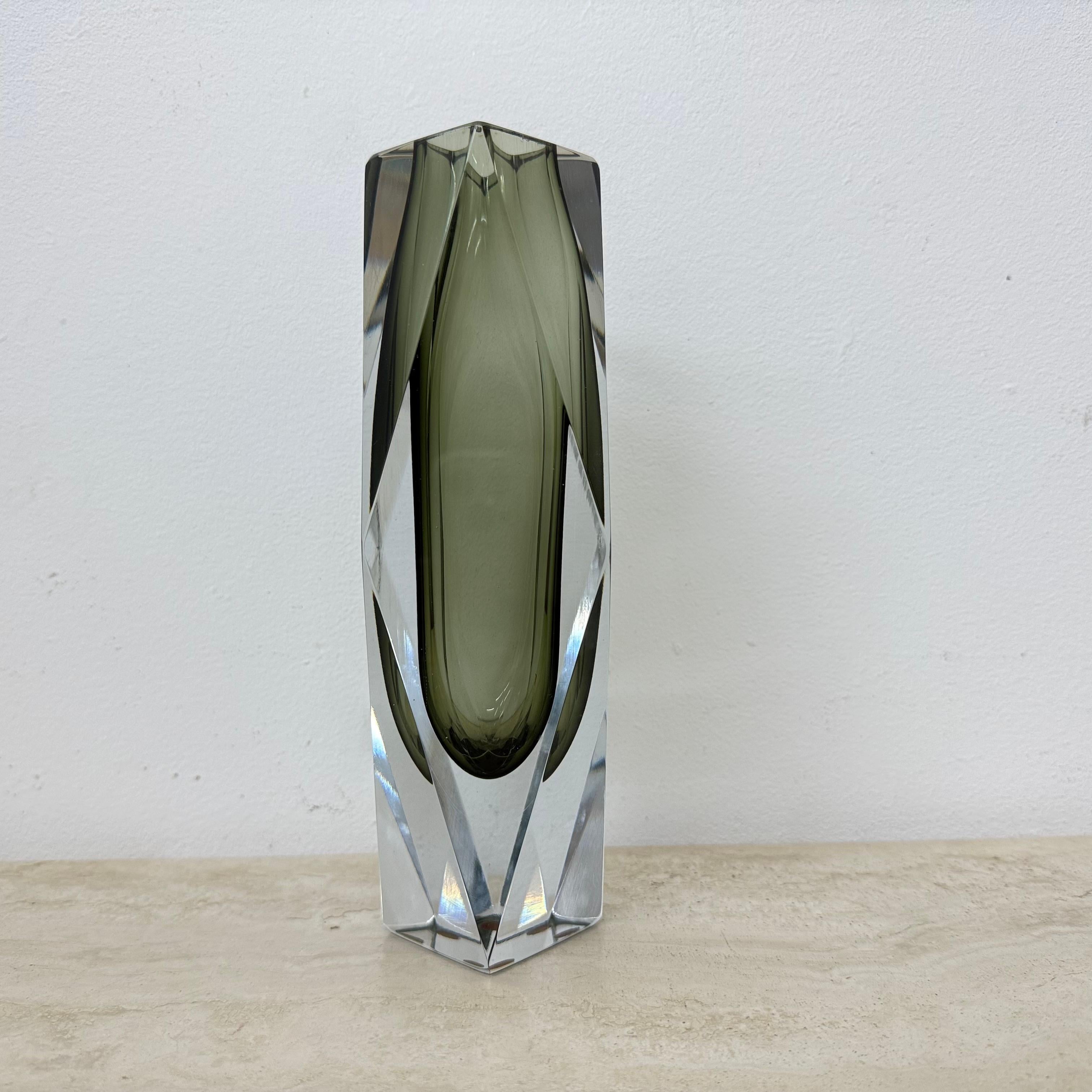 Jarrón facetado de cristal de Murano Sommerso de Flavio Poli , años 70 en venta 11