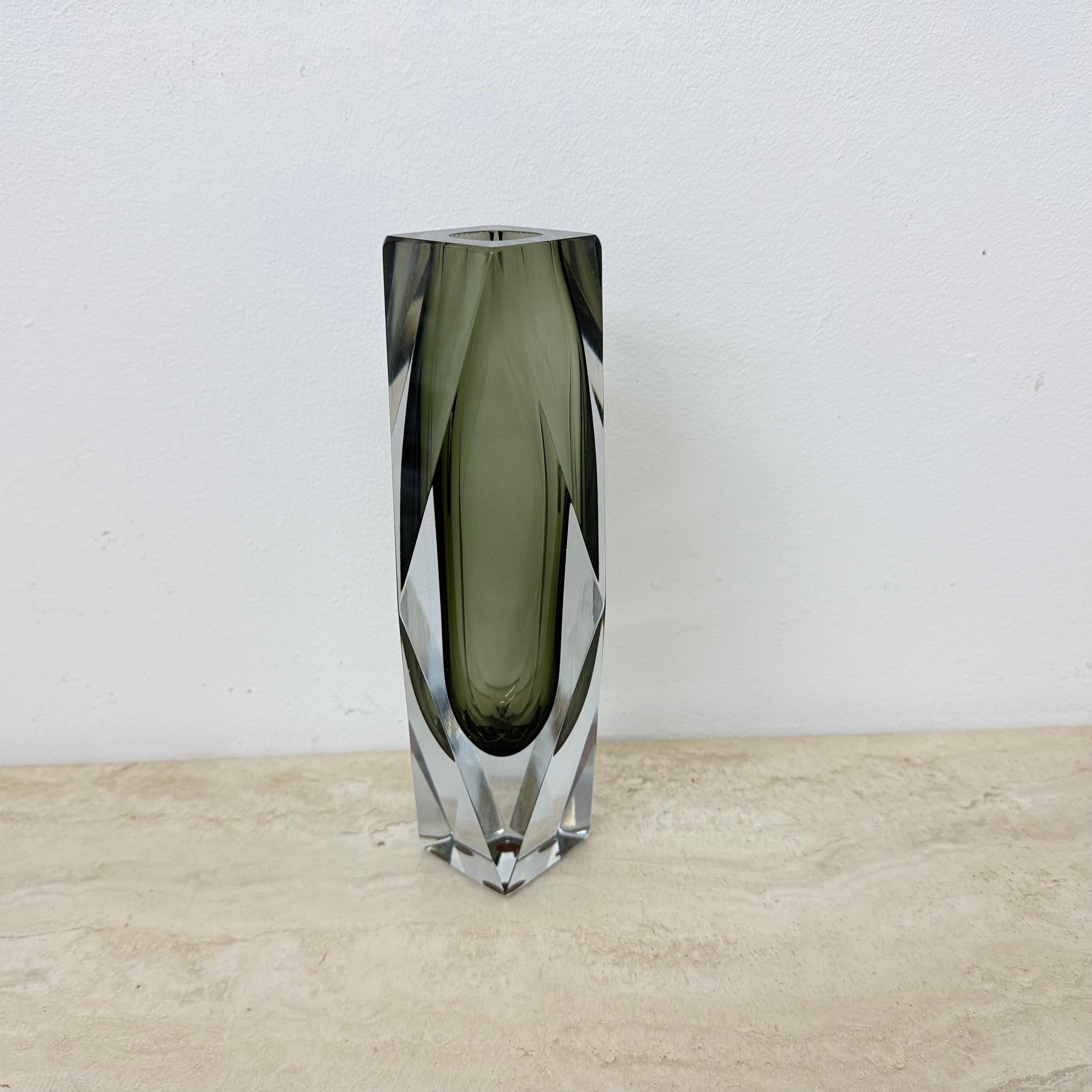 Jarrón facetado de cristal de Murano Sommerso de Flavio Poli , años 70 en venta 12