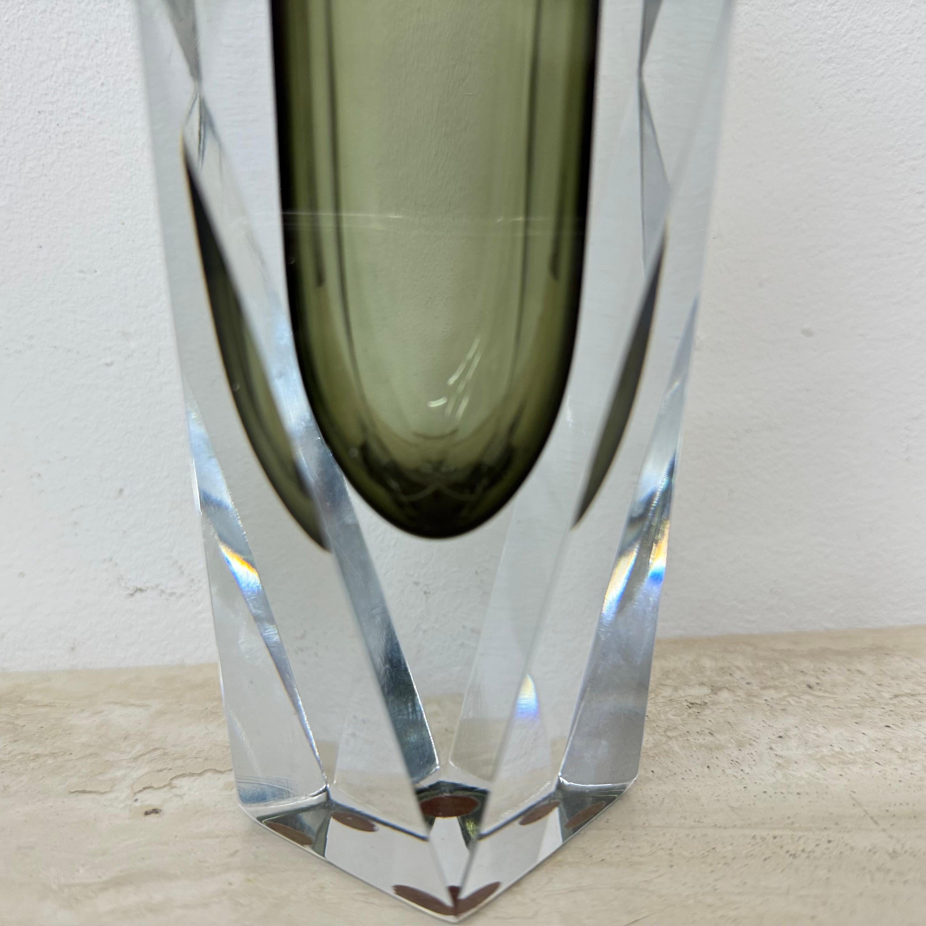 Jarrón facetado de cristal de Murano Sommerso de Flavio Poli , años 70 en venta 14