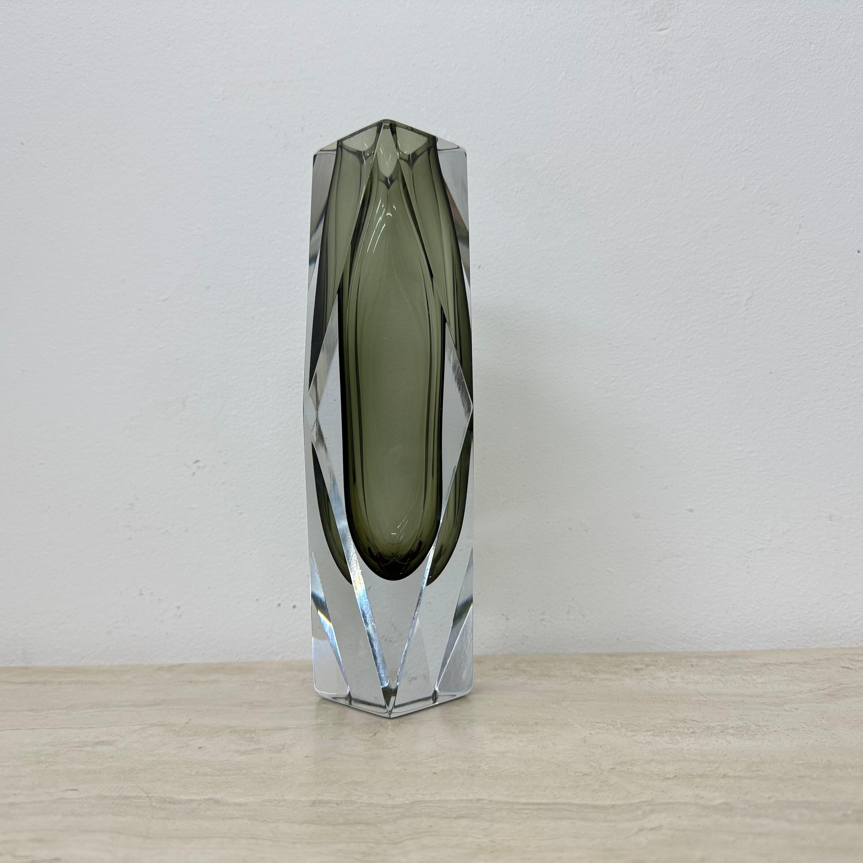 Jarrón facetado de cristal de Murano Sommerso de Flavio Poli , años 70 en Bueno estado para la venta en Delft, NL