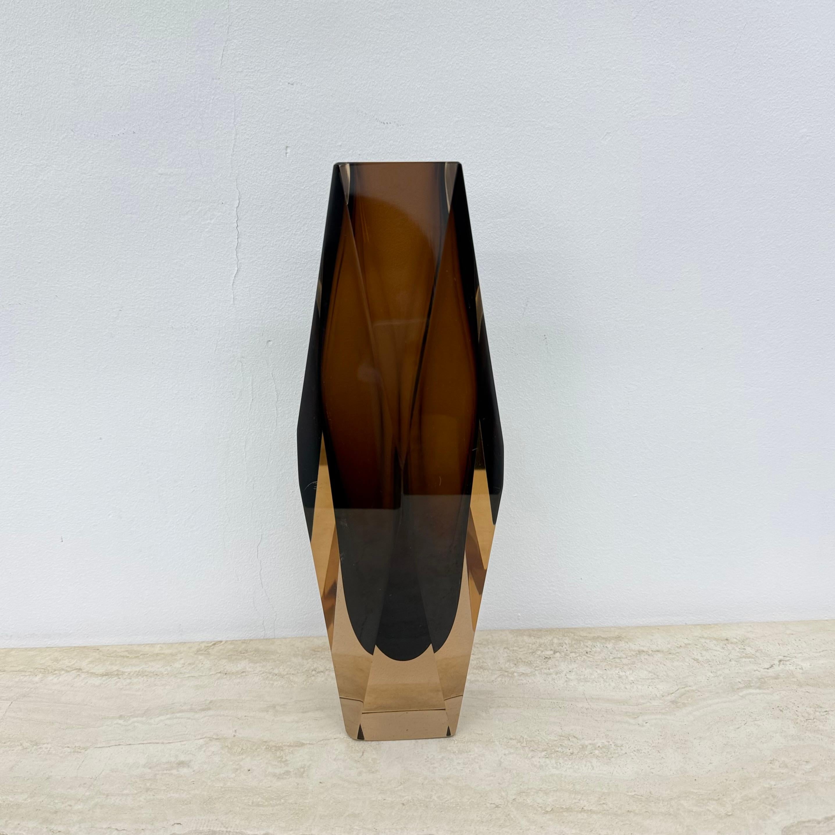Murano sommerso glass faceted vase by Flavio Poli , 1970s In Good Condition For Sale In Delft, NL